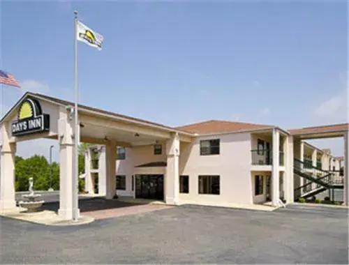 Facade/entrance in Days Inn by Wyndham Enterprise Facade/entrance in Days Inn by Wyndham Enterprise