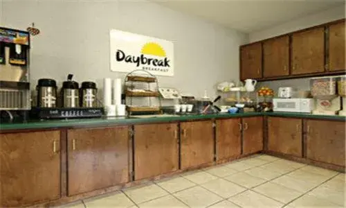 Restaurant/places to eat in Days Inn by Wyndham Enterprise Restaurant/places to eat in Days Inn by Wyndham Enterprise
