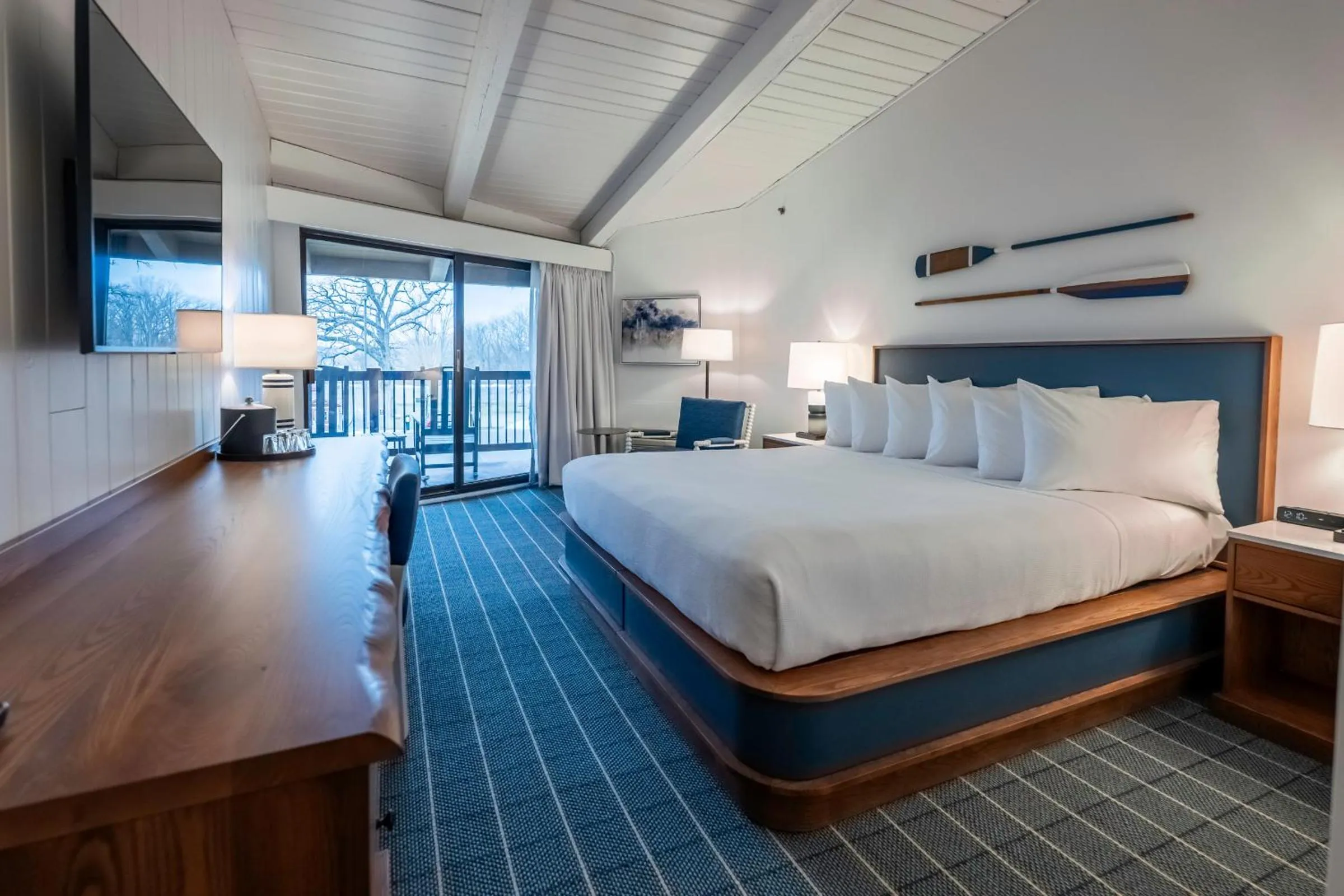 Photo of the whole room, Bed in Lake Lawn Resort