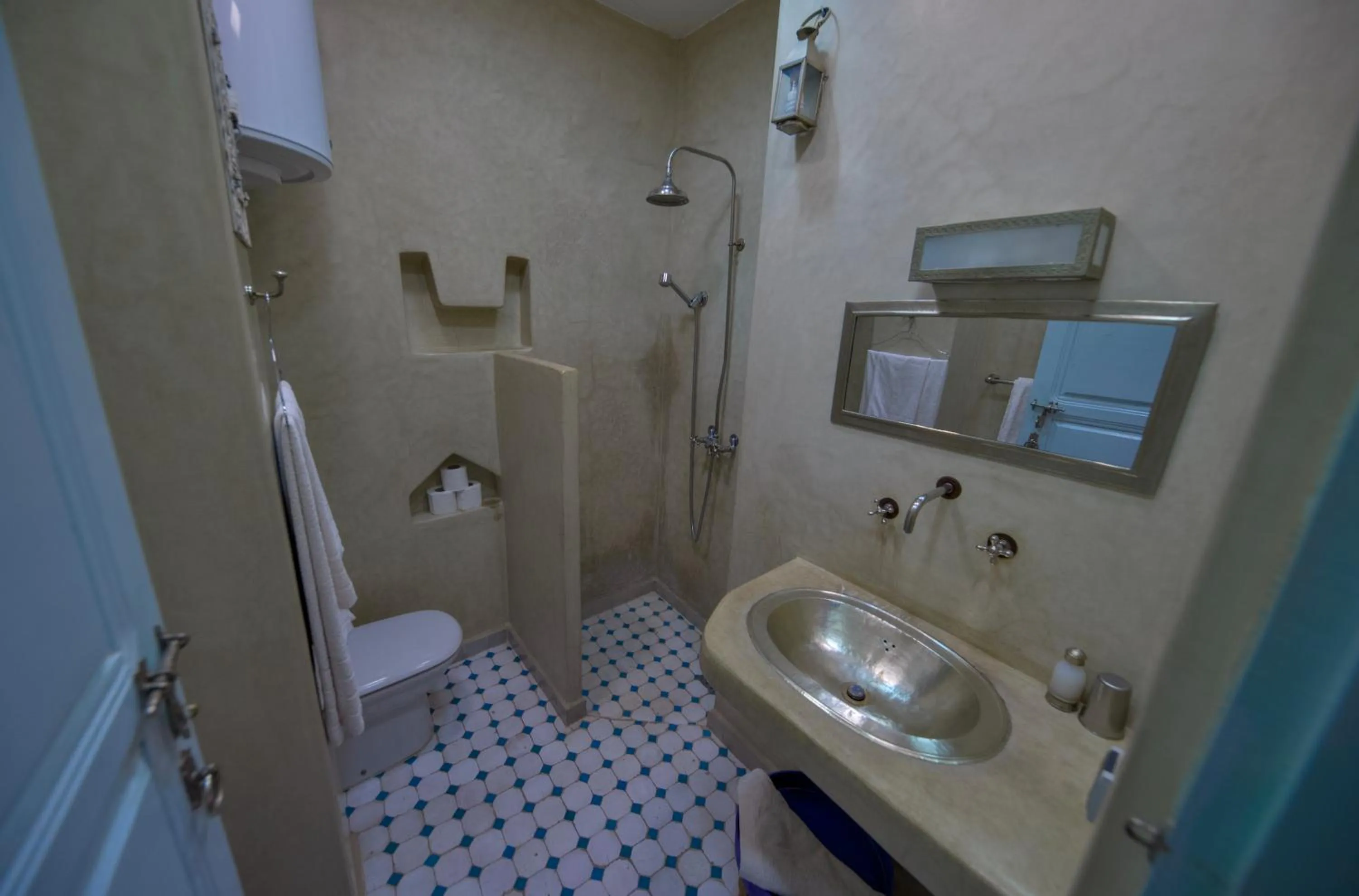 Shower in Maison d'hôtes Dar Farhana