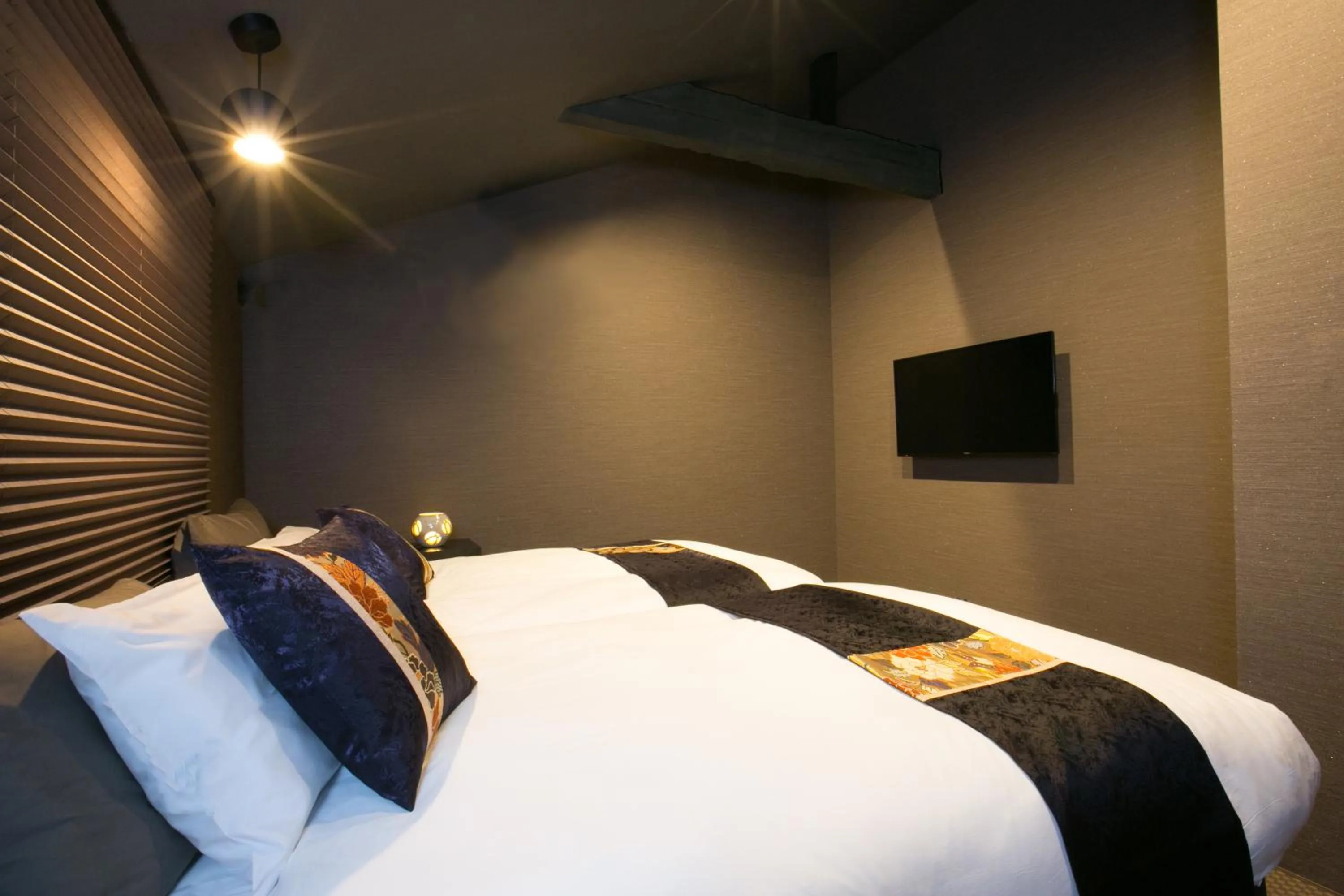 Bedroom, Bed in Hosta Toji Sakura