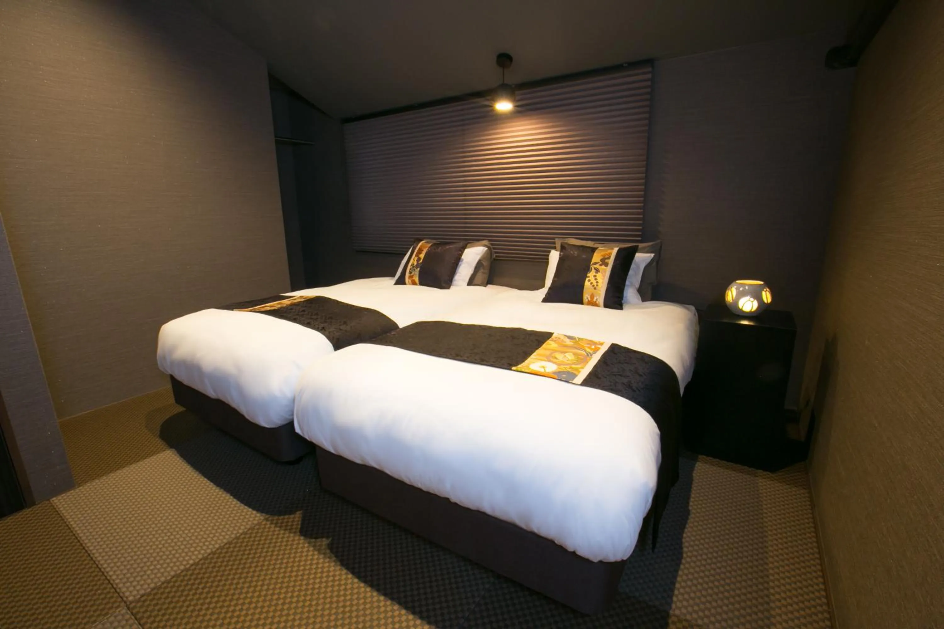 Bedroom, Bed in Hosta Toji Sakura