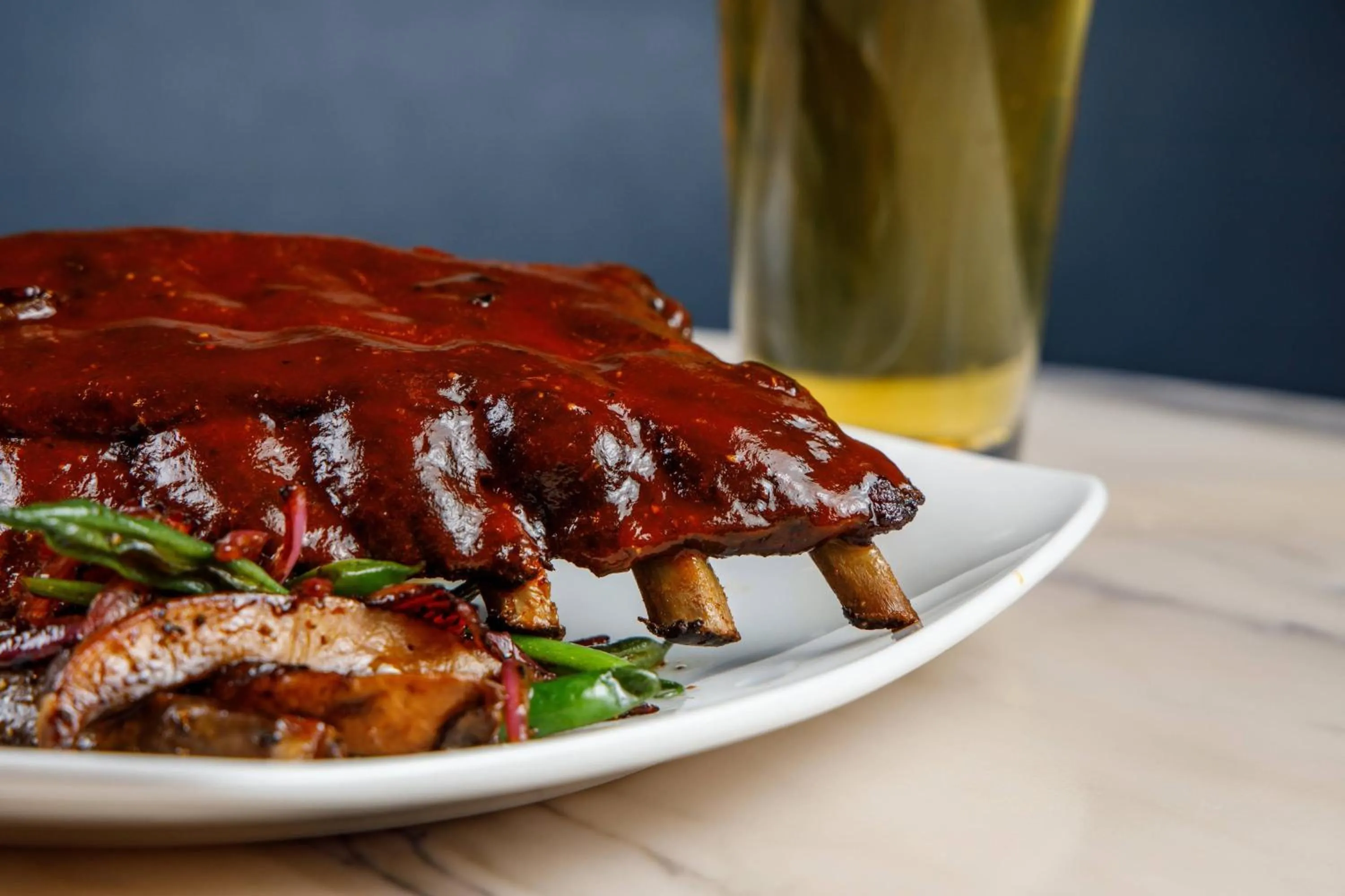 Lounge or bar in Delta Hotels by Marriott Green Bay