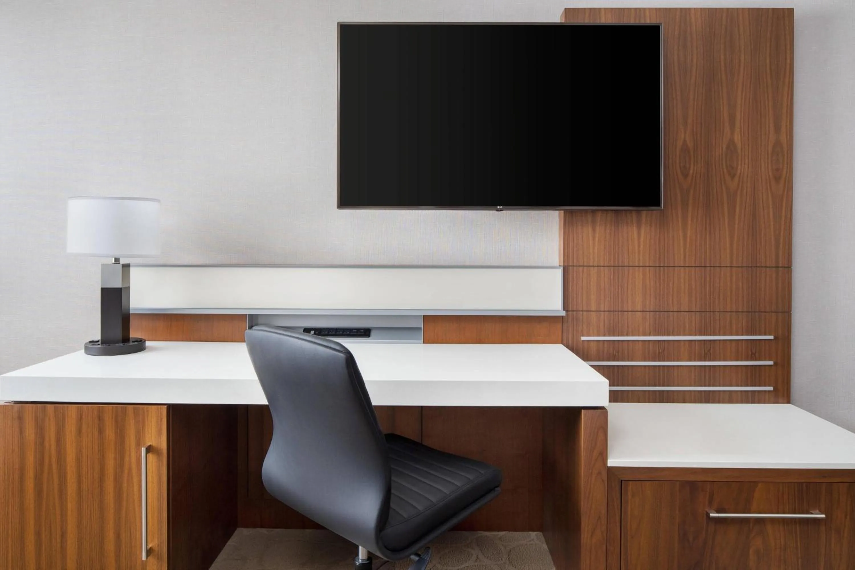 Photo of the whole room in Delta Hotels by Marriott Green Bay