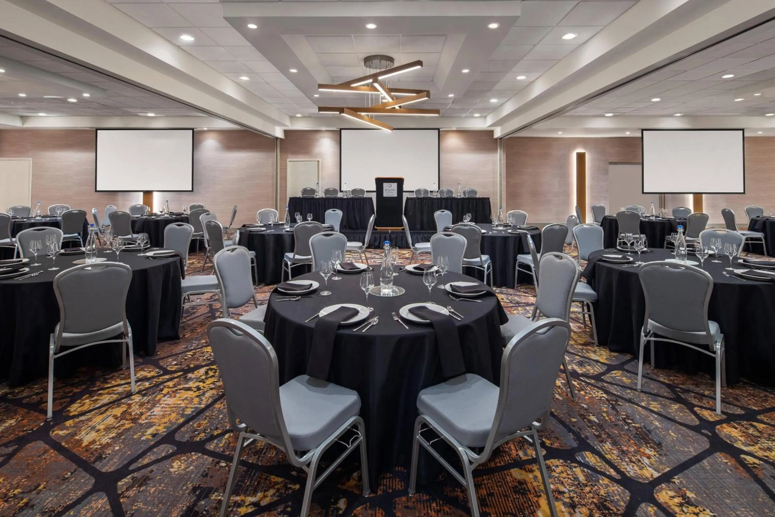 Meeting/conference room in Delta Hotels by Marriott Green Bay