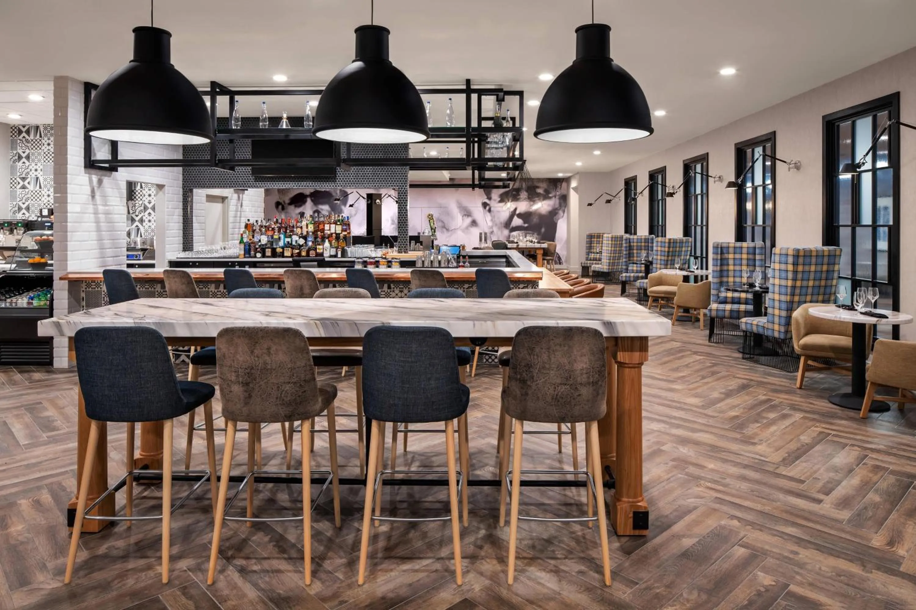 Lounge or bar in Delta Hotels by Marriott Green Bay