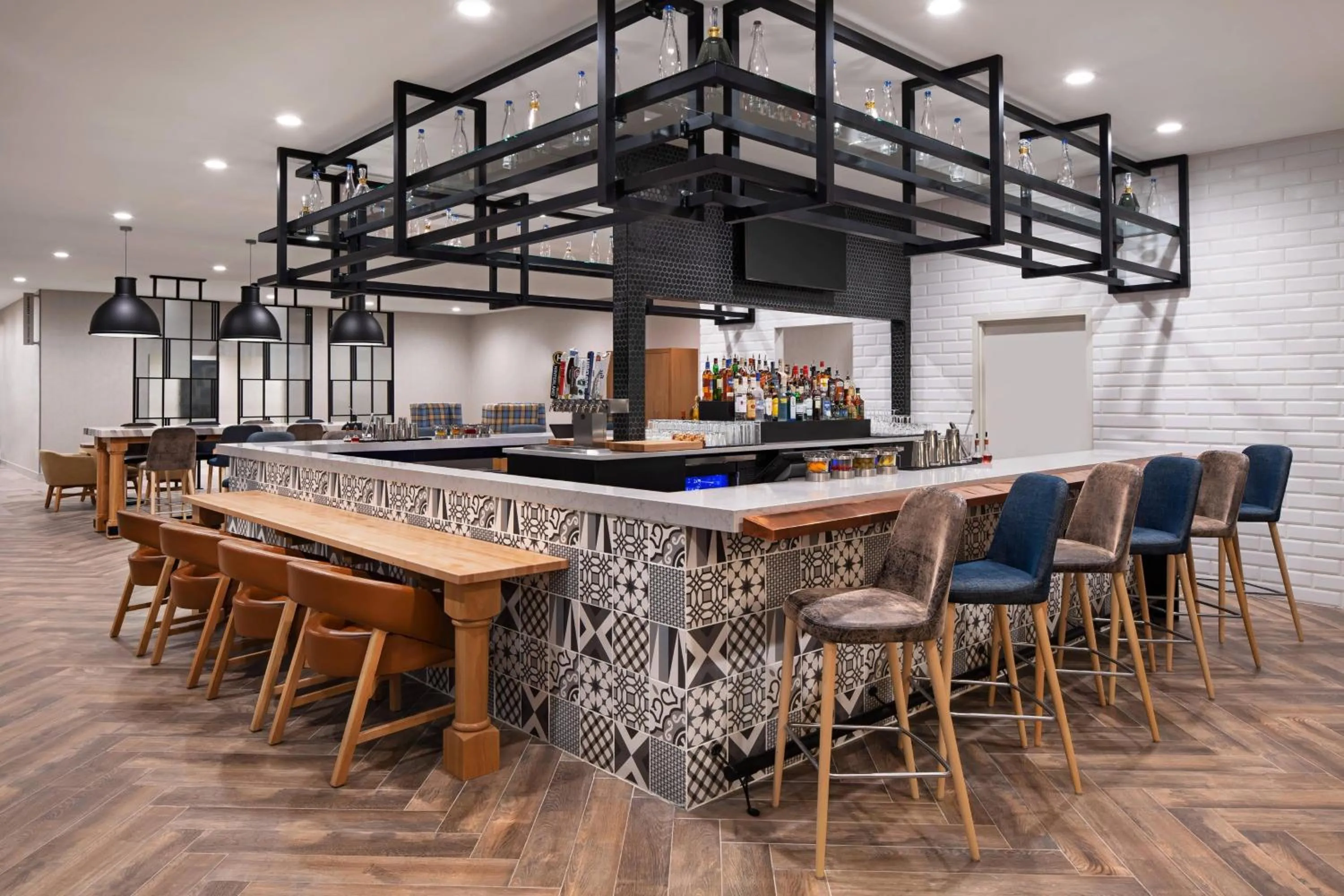 Lounge or bar in Delta Hotels by Marriott Green Bay