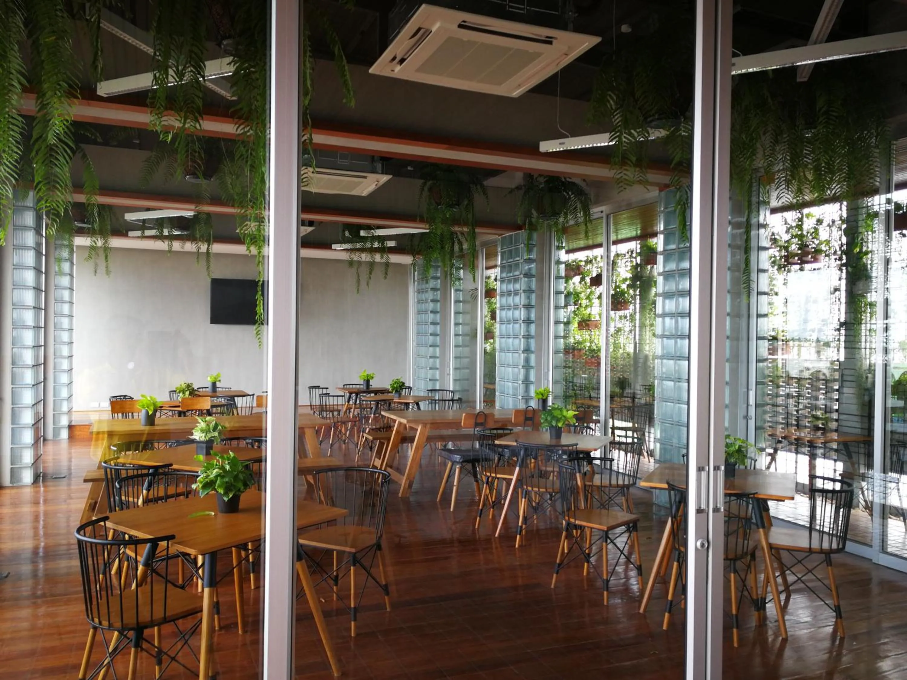 Restaurant/places to eat in Laekhon Nonbai