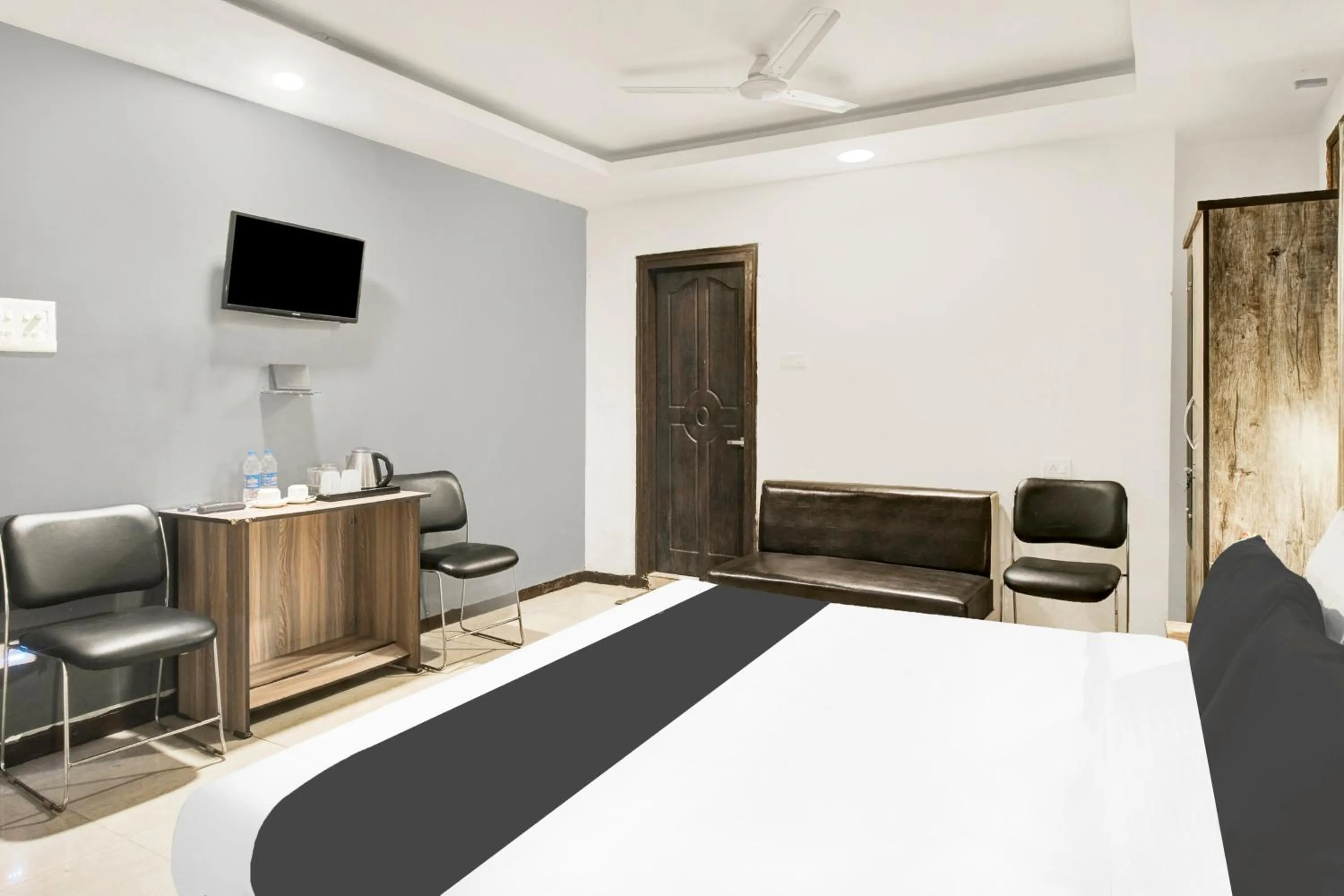 Bedroom, Bed in Townhouse Hatigaon Near Medicity Formerly Hotel Grand Majesty