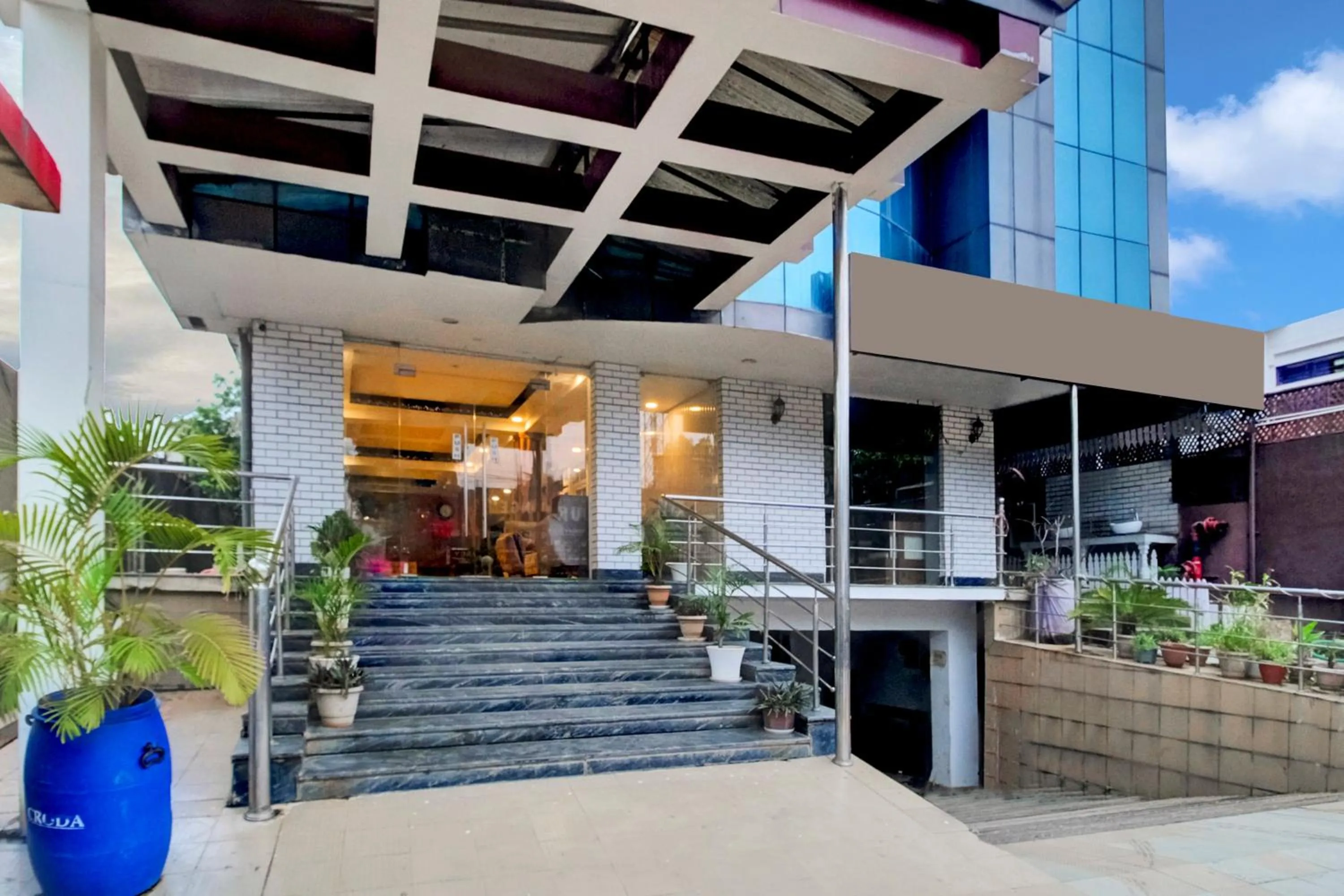 Facade/entrance in Townhouse Hatigaon Near Medicity Formerly Hotel Grand Majesty