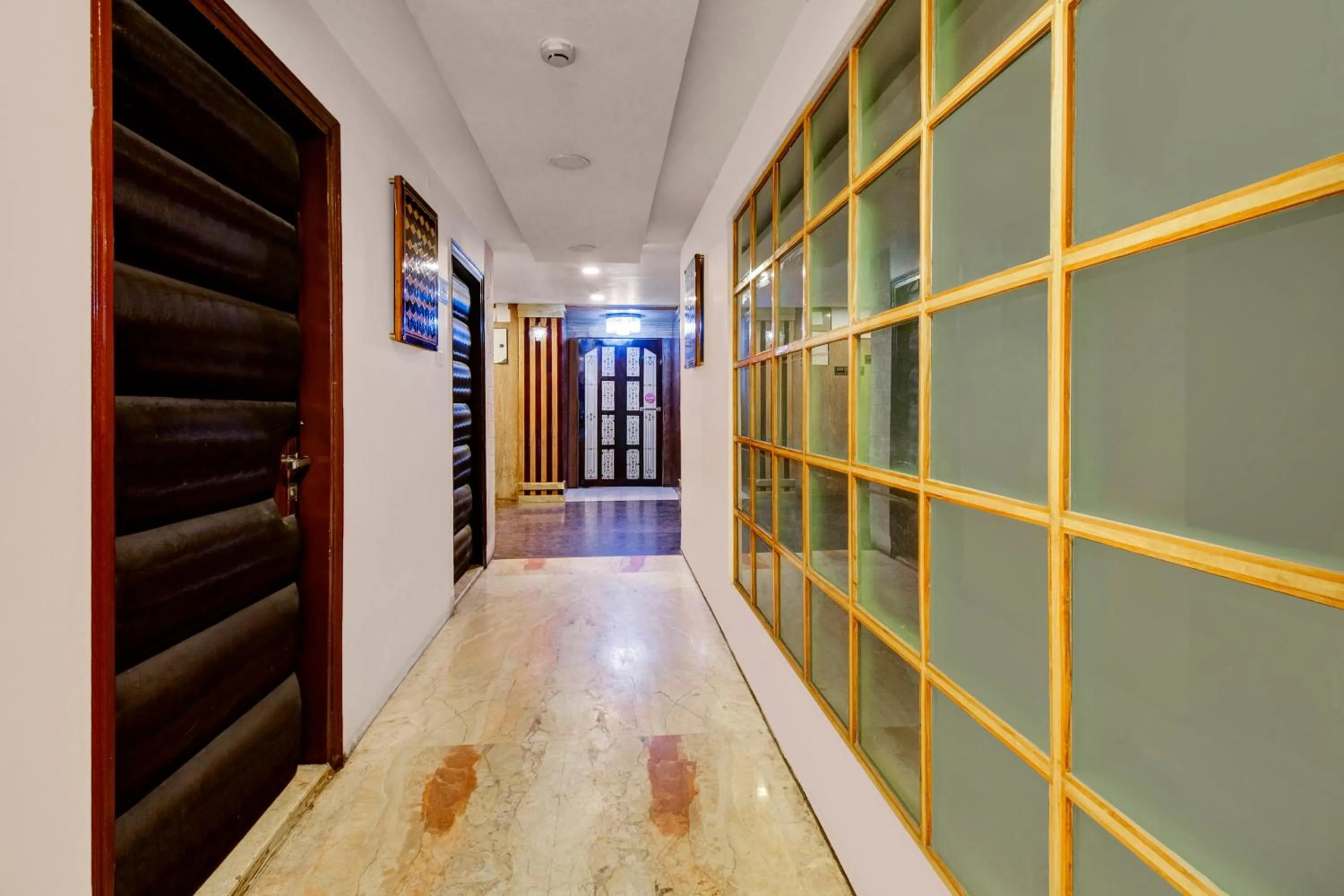 Lobby or reception in Townhouse Hatigaon Near Medicity Formerly Hotel Grand Majesty