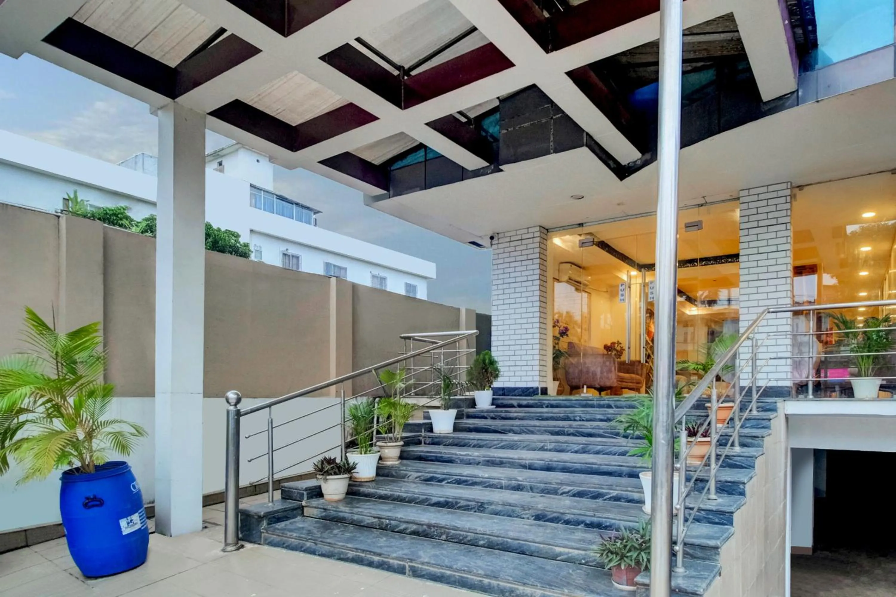Facade/entrance in Townhouse Hatigaon Near Medicity Formerly Hotel Grand Majesty
