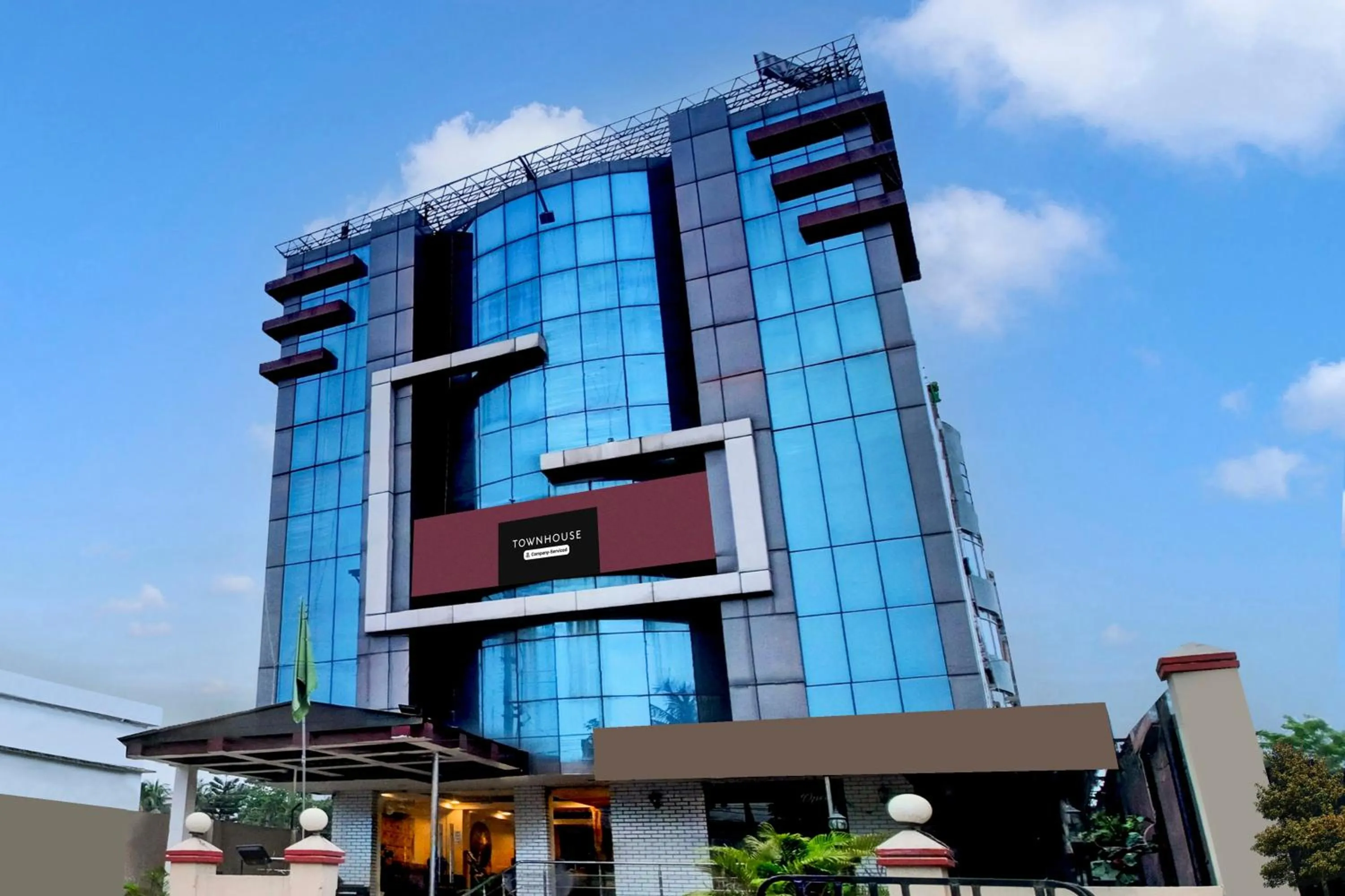 Facade/entrance in Townhouse Hatigaon Near Medicity Formerly Hotel Grand Majesty