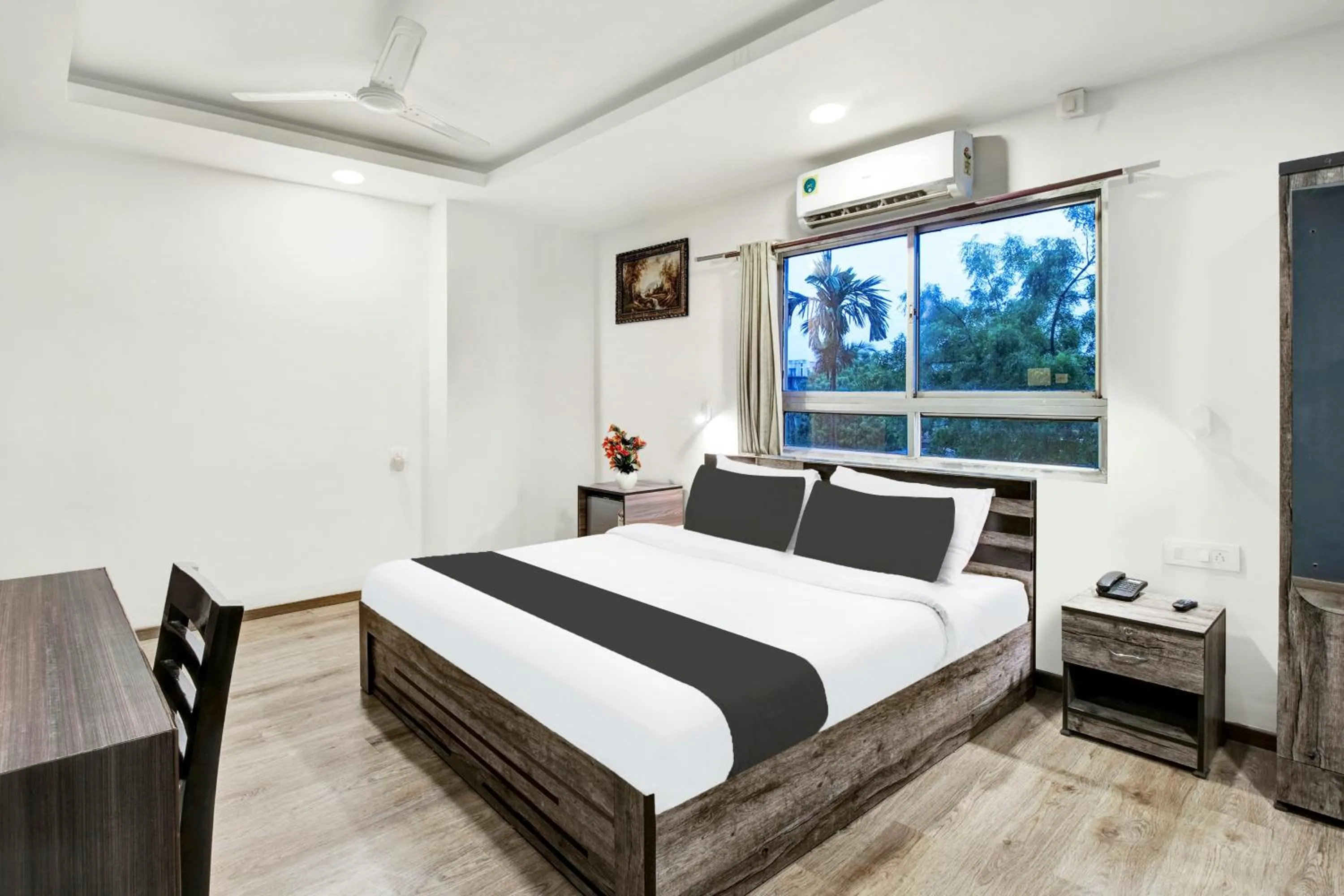 Super Townhouse Hatigaon Near Medicity Formerly Hotel Grand Majesty