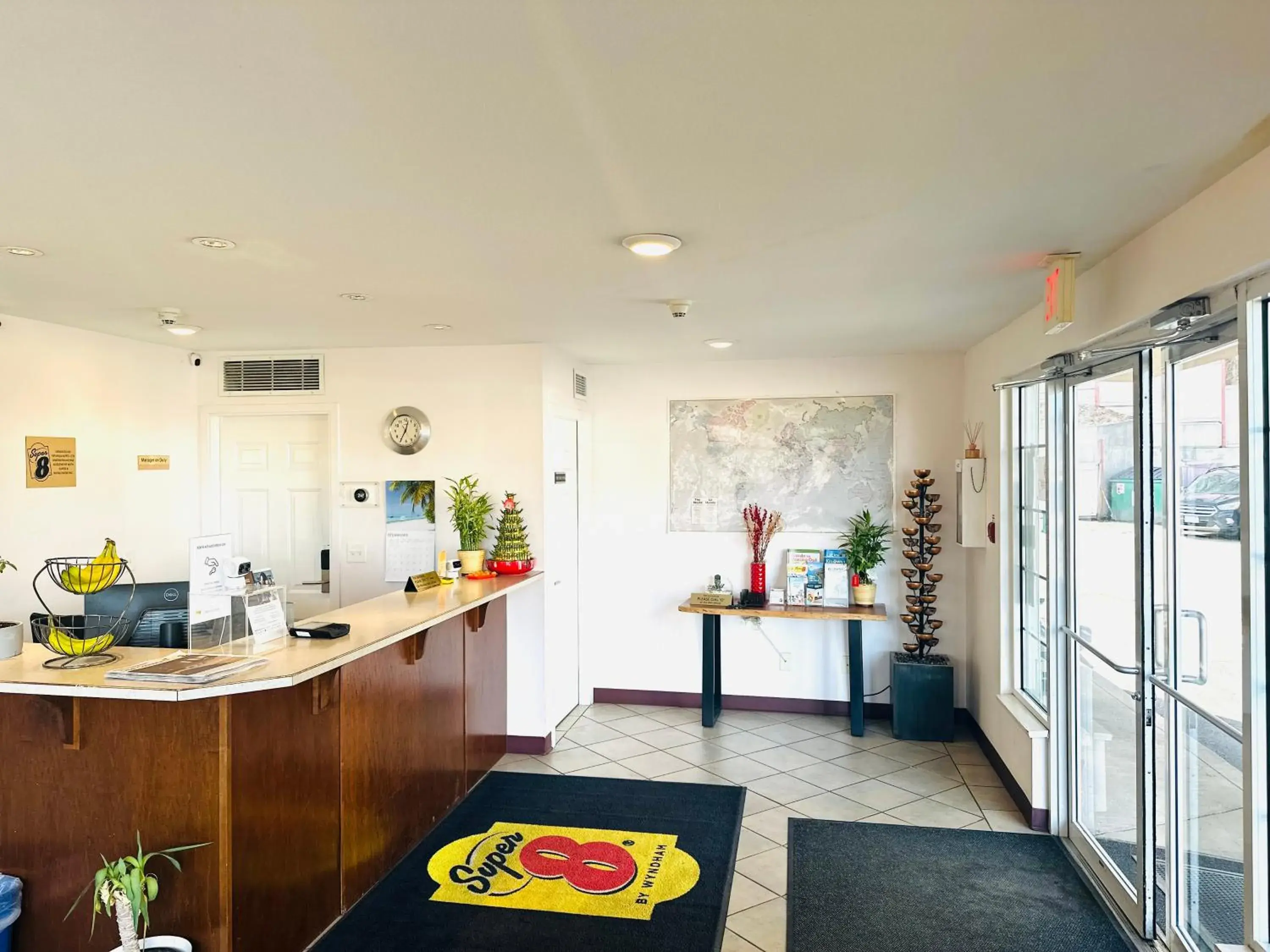 Lobby or reception in Super 8 by Wyndham Lake Country/Winfield Area Lobby or reception in Super 8 by Wyndham Lake Country/Winfield Area