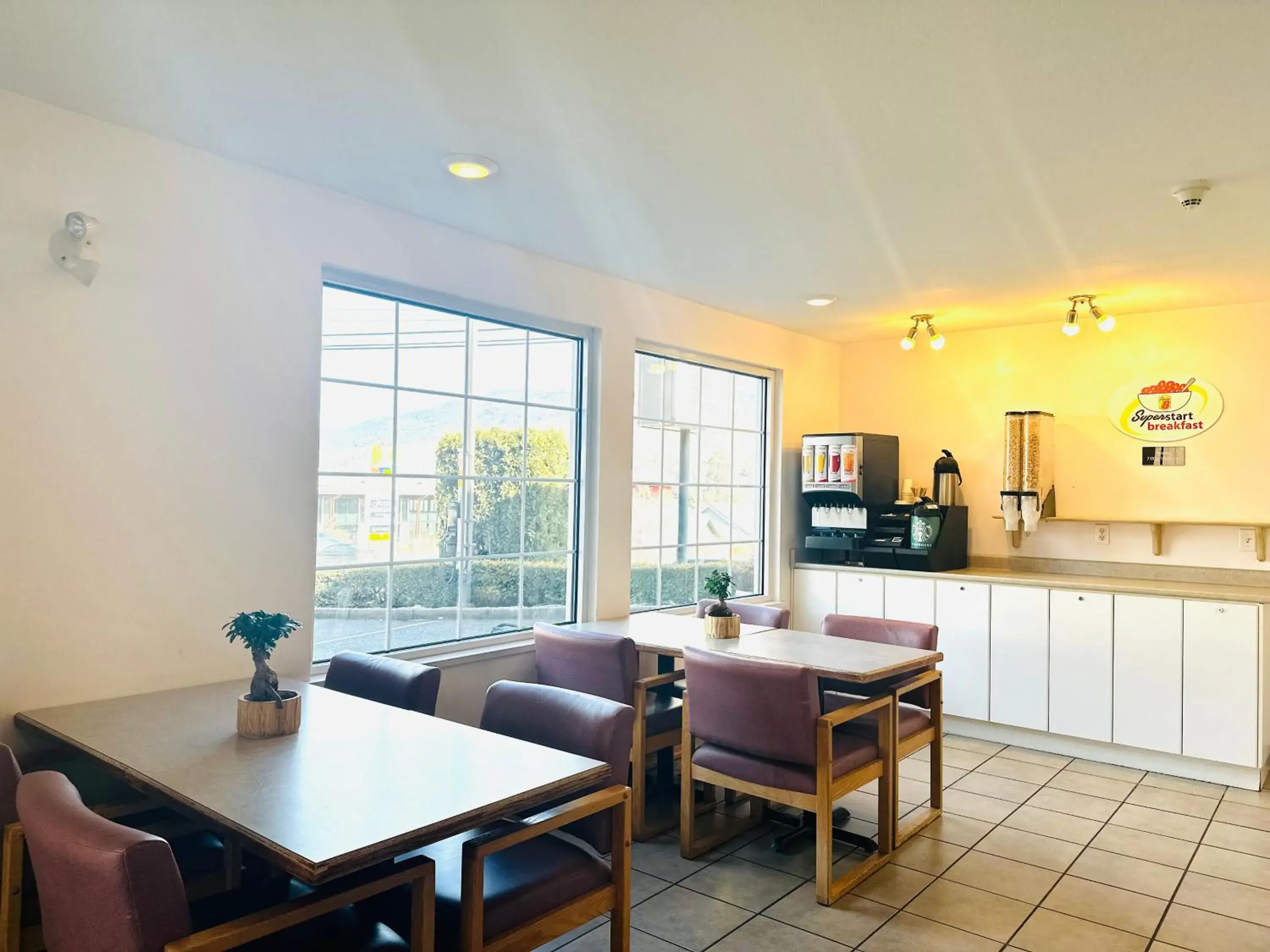 Breakfast in Super 8 by Wyndham Lake Country/Winfield Area Breakfast in Super 8 by Wyndham Lake Country/Winfield Area