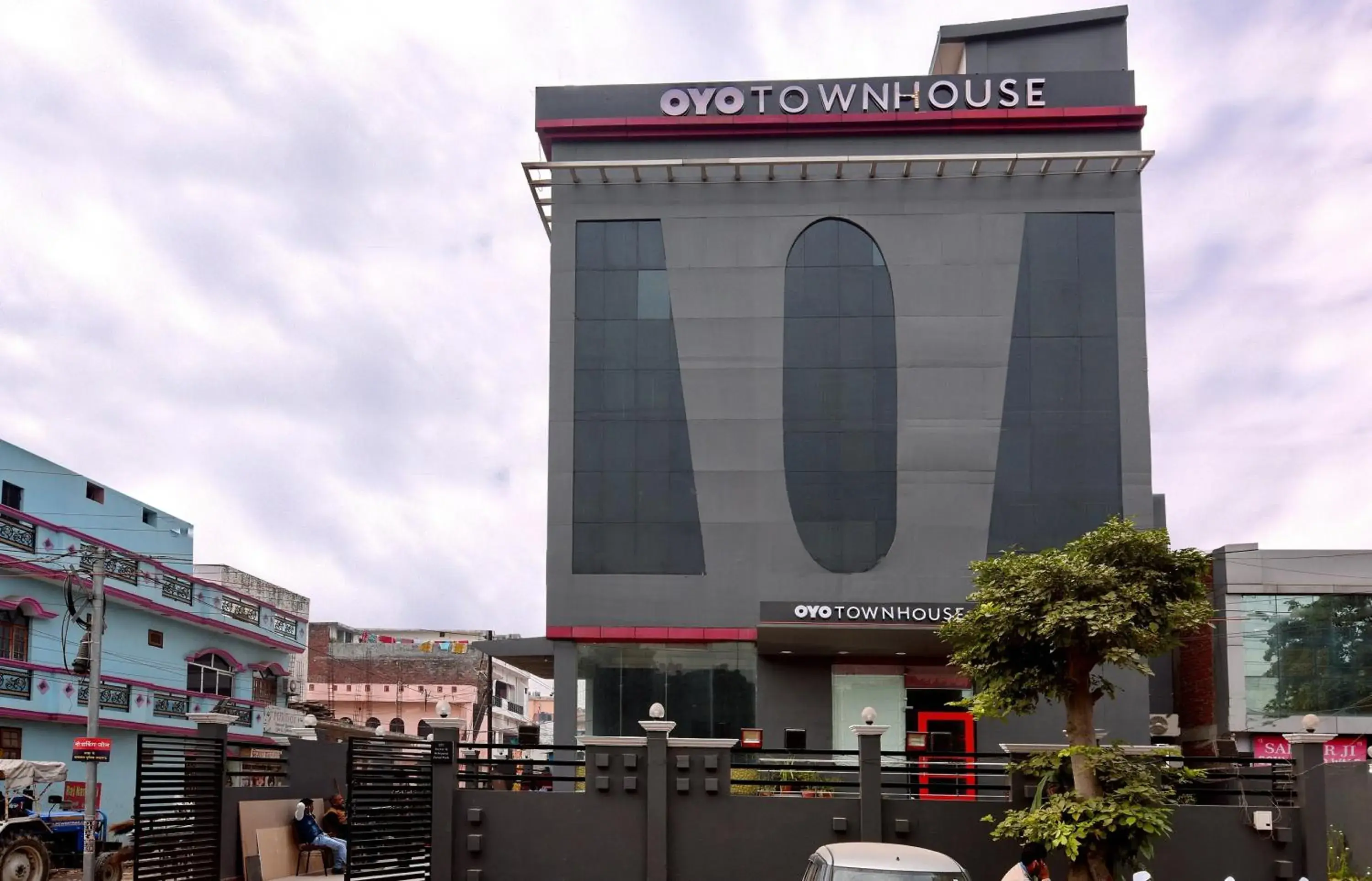 Facade/entrance in Super Townhouse Function Inn Near Chaudhary Charan Singh International Airport Facade/entrance in Super Townhouse Function Inn Near Chaudhary Charan Singh International Airport