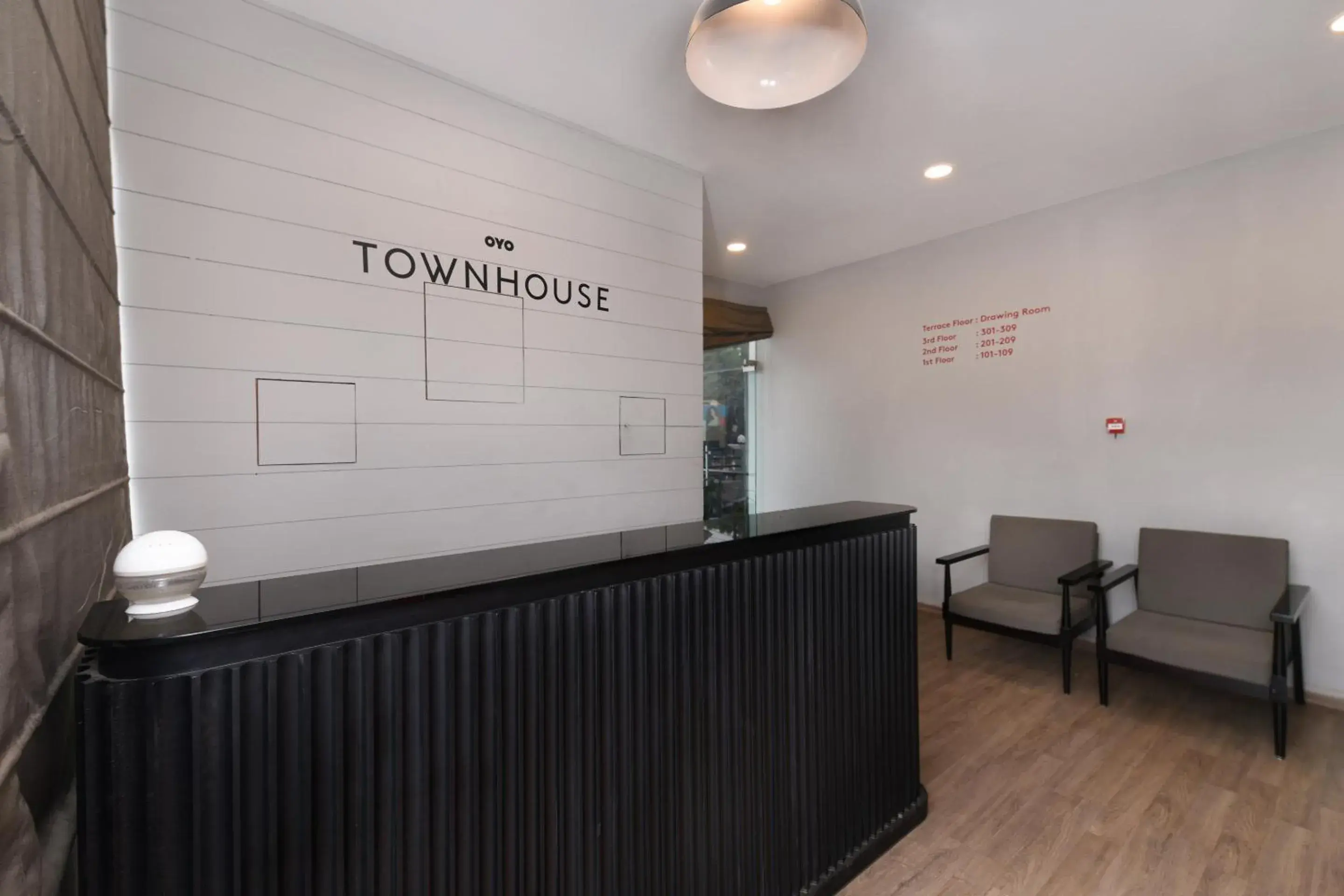 Lobby or reception in Super Townhouse Function Inn Near Chaudhary Charan Singh International Airport Lobby or reception in Super Townhouse Function Inn Near Chaudhary Charan Singh International Airport