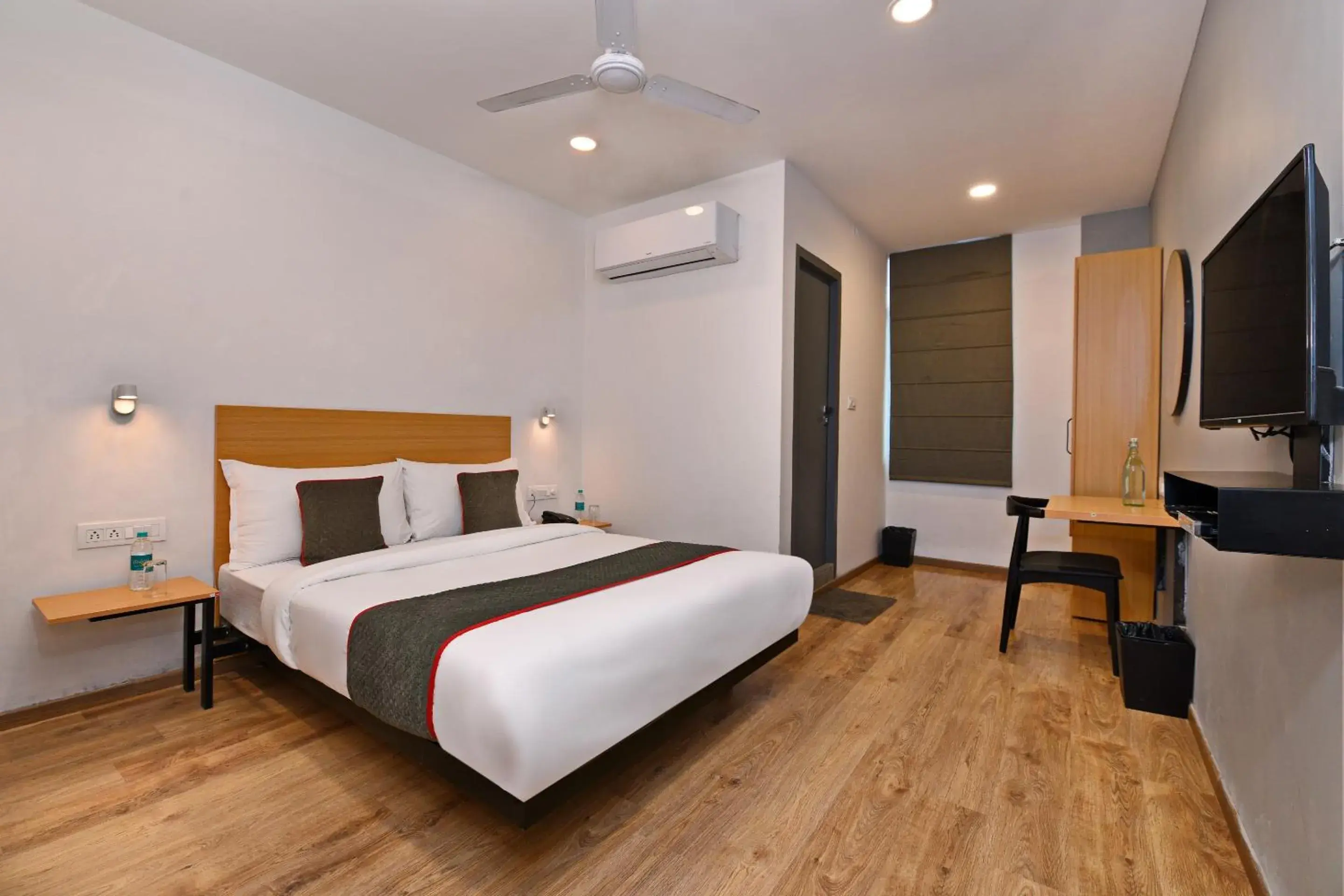 Bedroom, Bed in Super Townhouse Function Inn Near Chaudhary Charan Singh International Airport Bedroom, Bed in Super Townhouse Function Inn Near Chaudhary Charan Singh International Airport