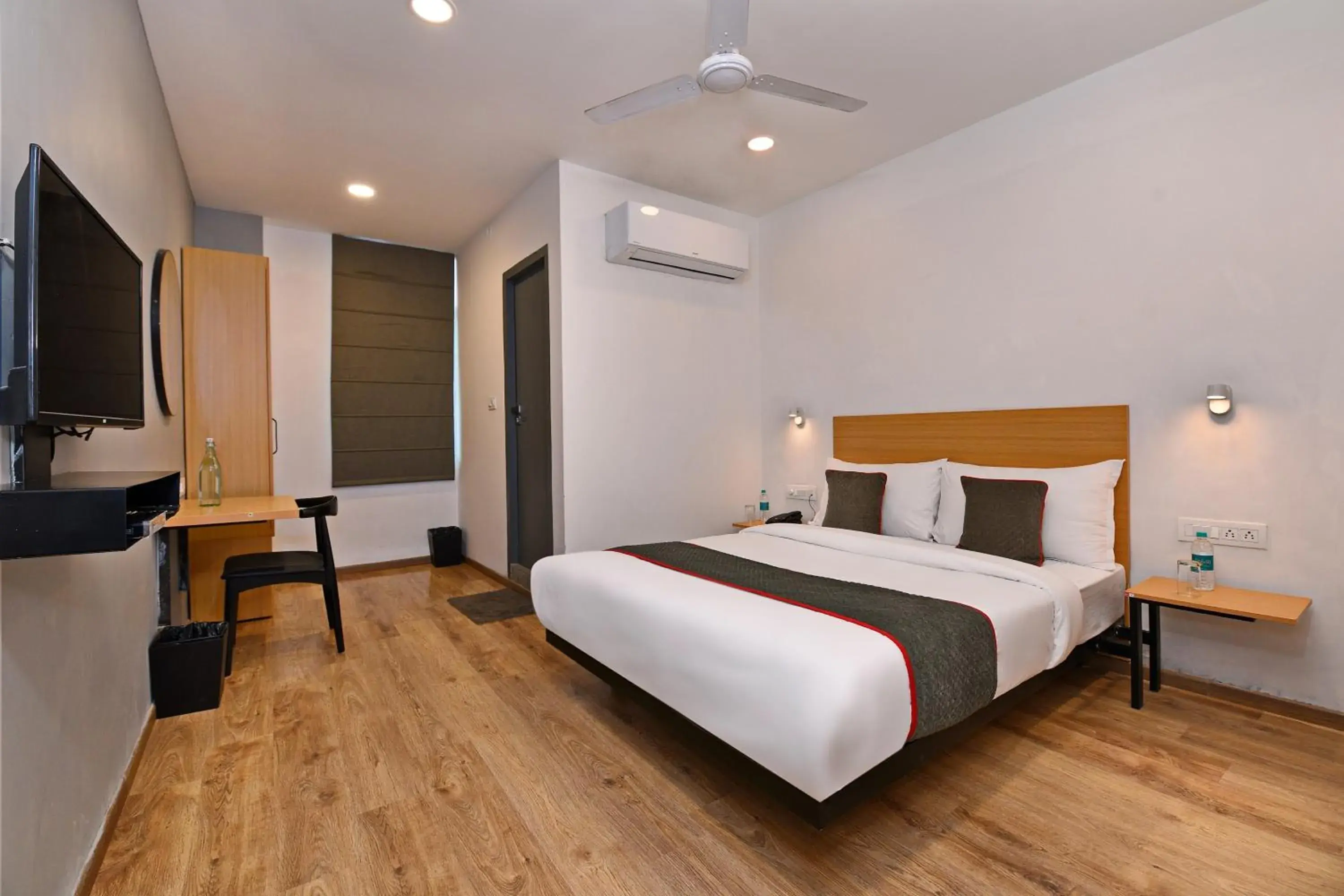 Bedroom, Bed in Super Townhouse Function Inn Near Chaudhary Charan Singh International Airport Bedroom, Bed in Super Townhouse Function Inn Near Chaudhary Charan Singh International Airport