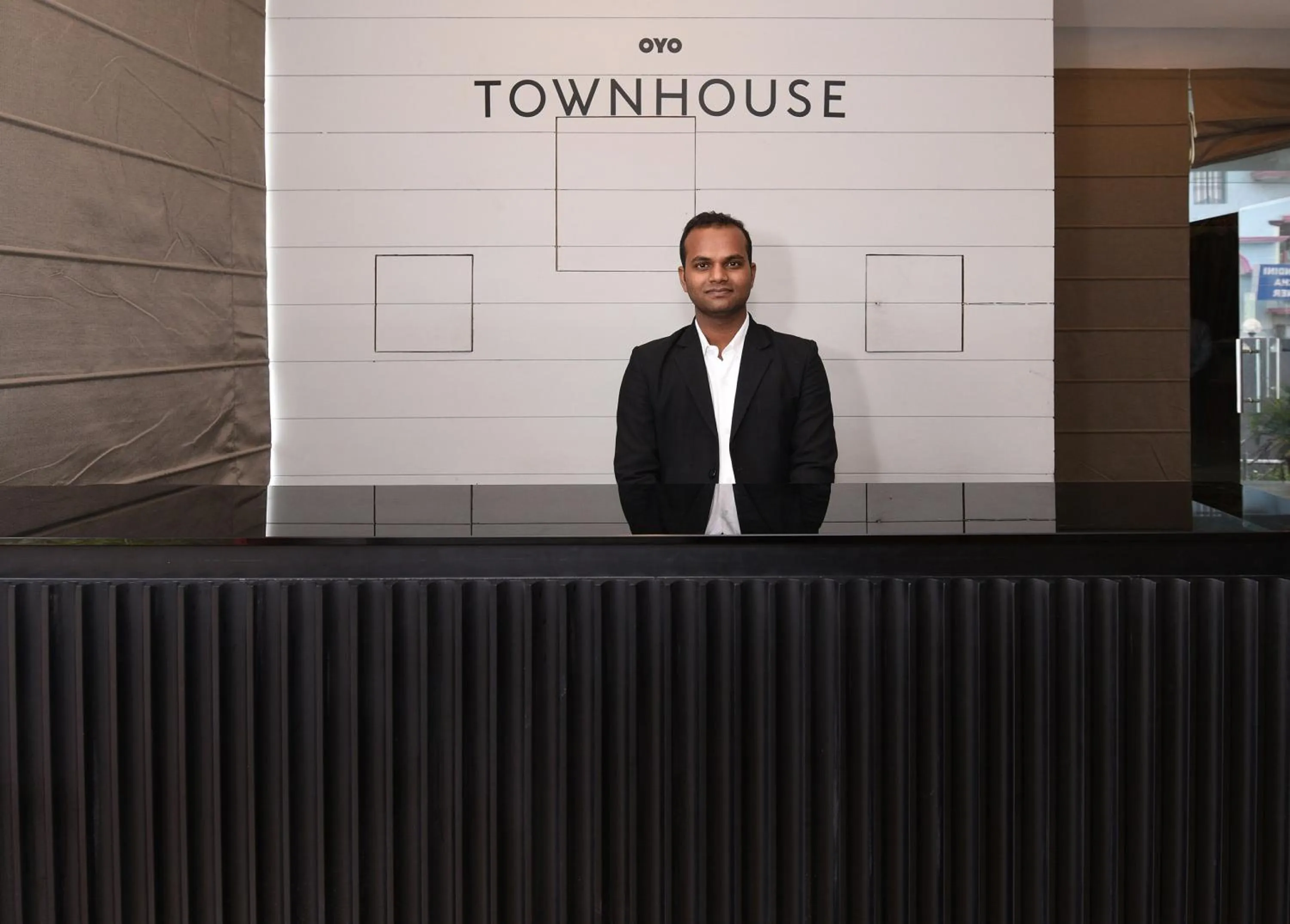 Lobby or reception in Super Townhouse Function Inn Near Chaudhary Charan Singh International Airport