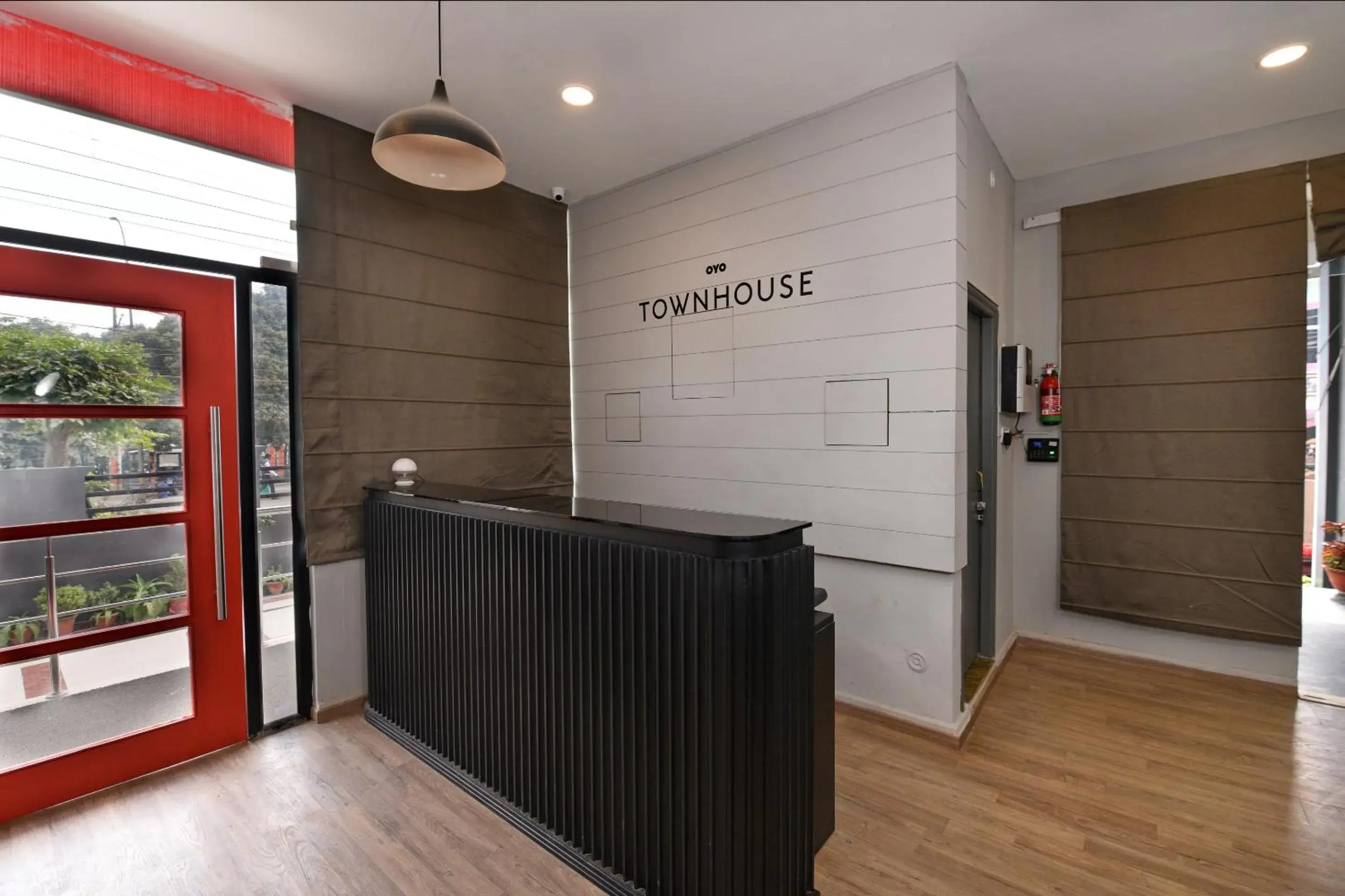 Lobby or reception in Super Townhouse Function Inn Near Chaudhary Charan Singh International Airport Lobby or reception in Super Townhouse Function Inn Near Chaudhary Charan Singh International Airport