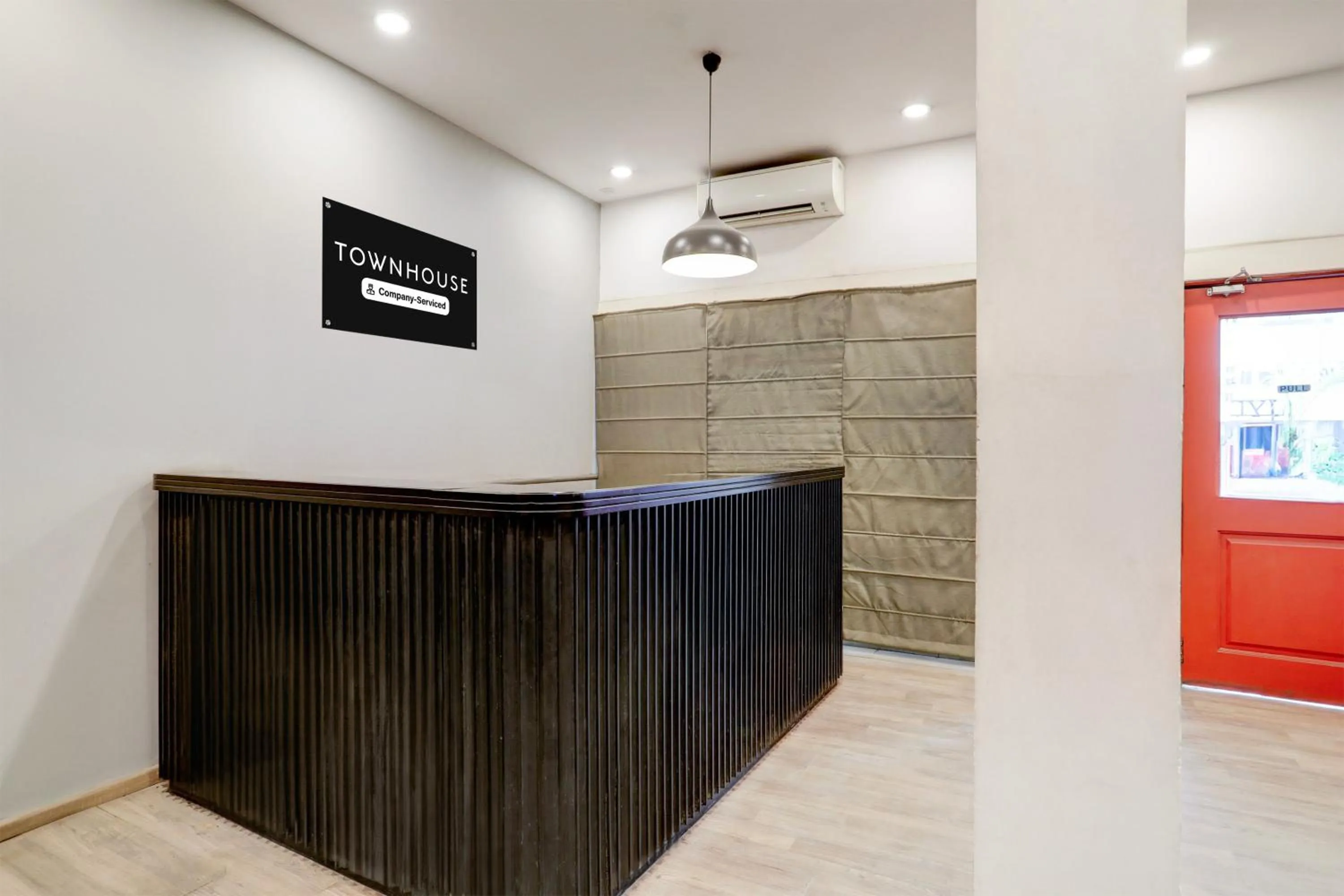 Lobby or reception in Super Townhouse Kalmana