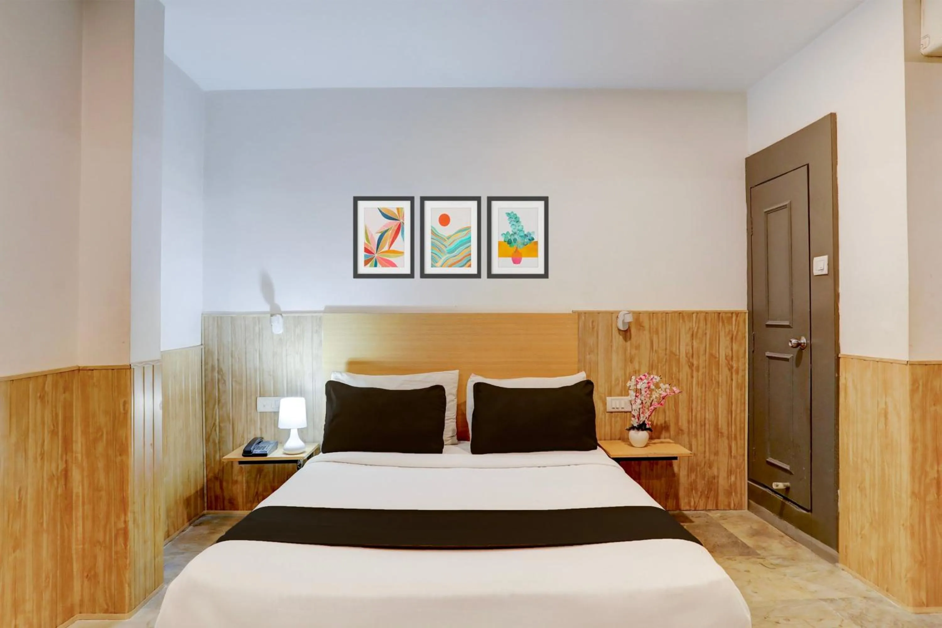 Bedroom, Bed in Super Townhouse Kalmana