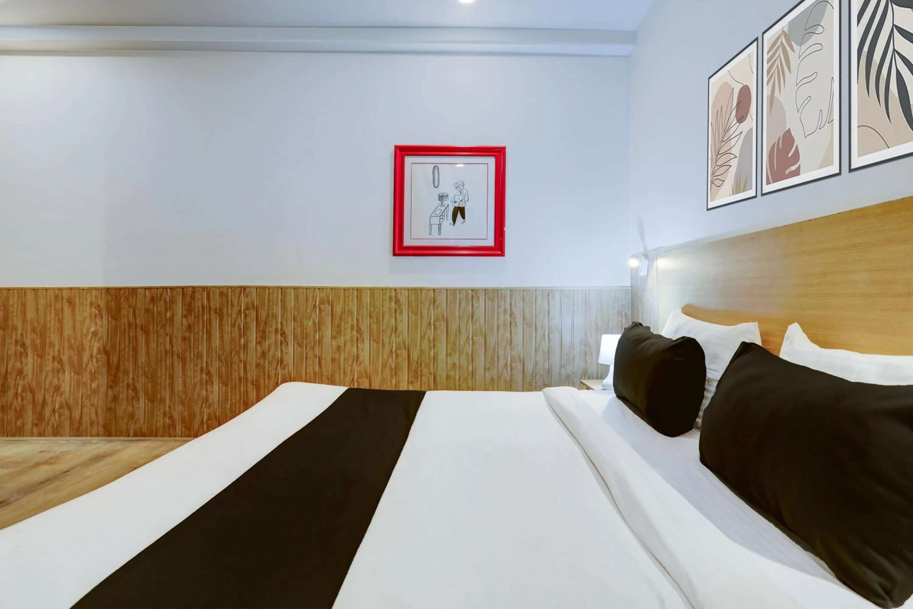 Bedroom, Bed in Super Townhouse Kalmana