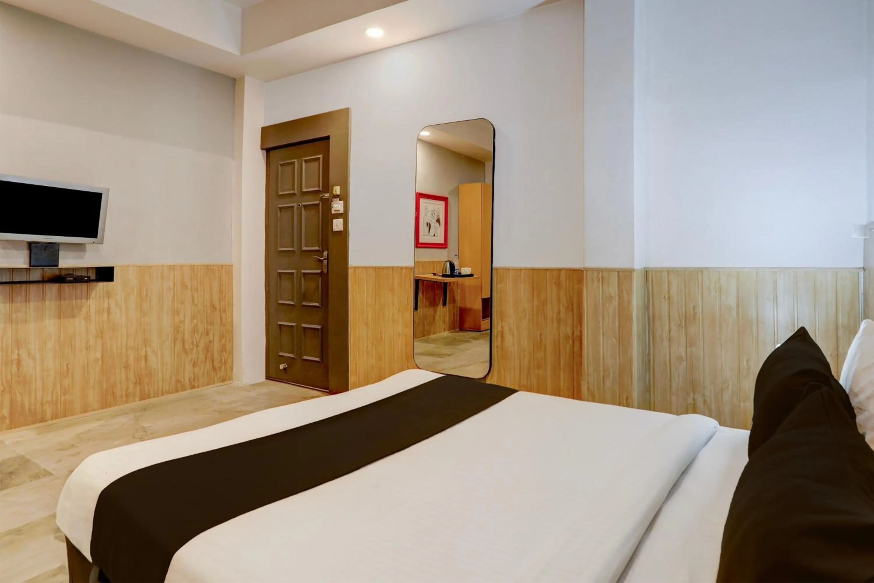 Bedroom, Bed in Super Townhouse Kalmana