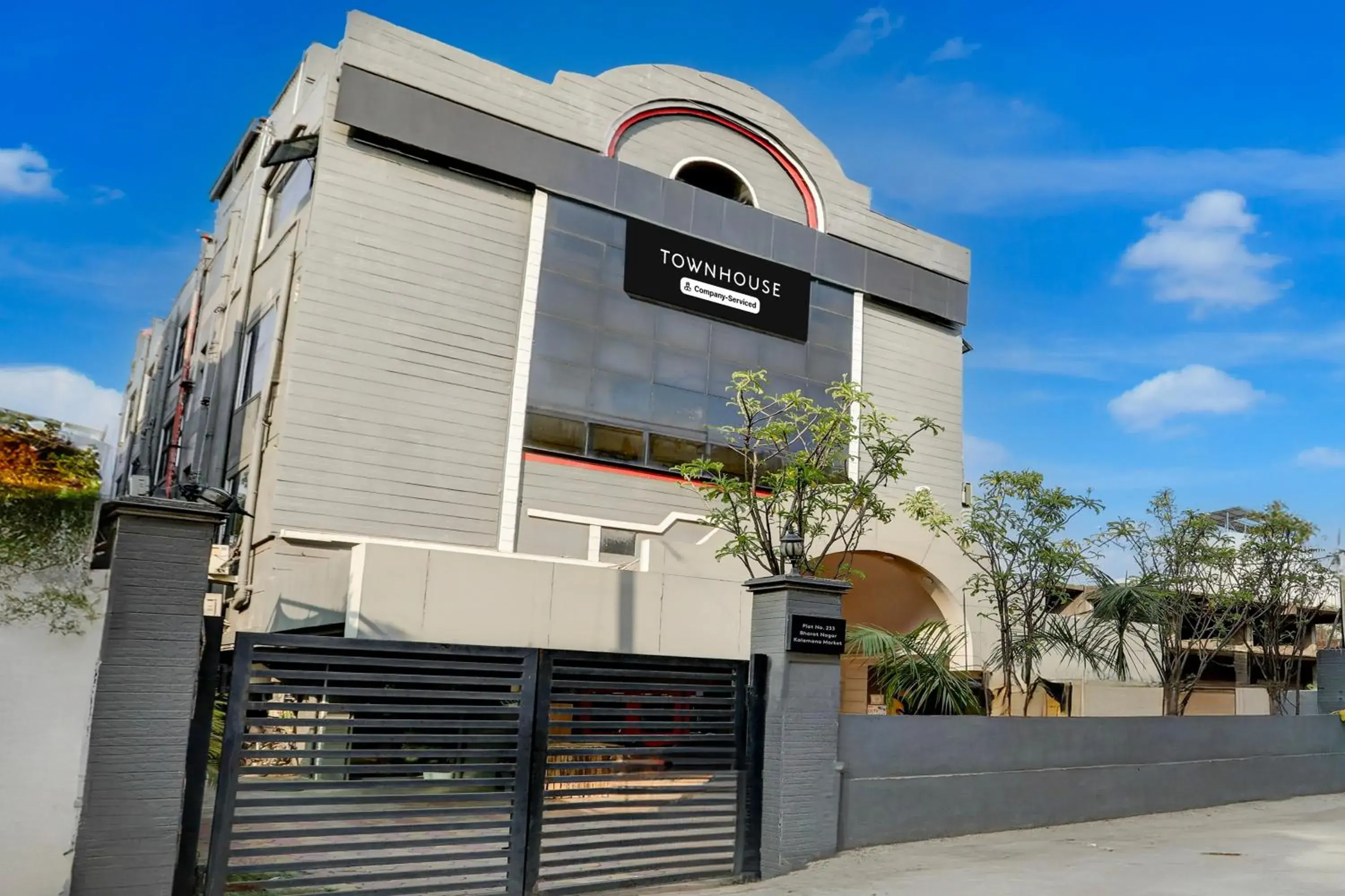 Facade/entrance in Townhouse Kalmana Facade/entrance in Townhouse Kalmana