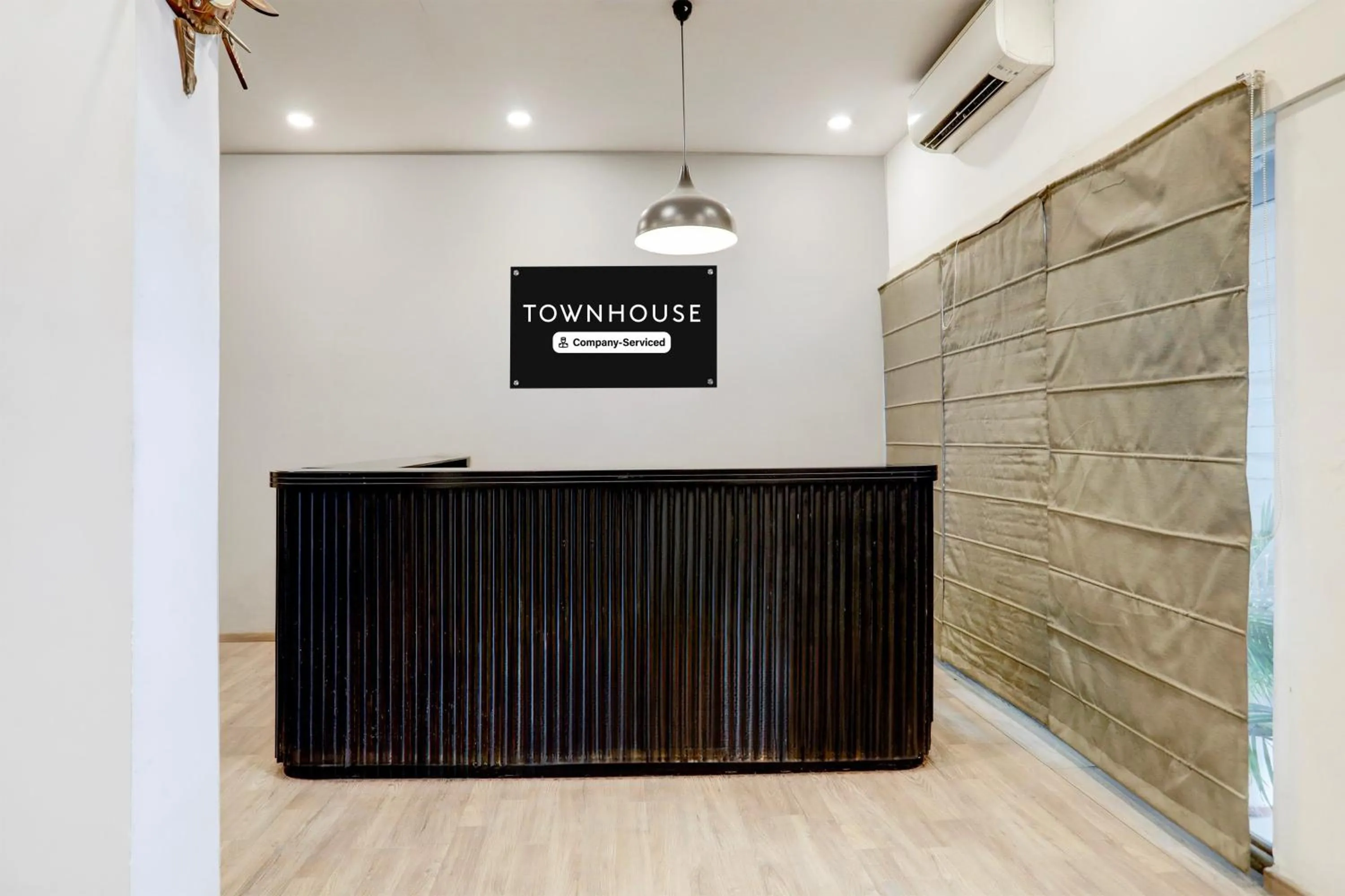 Lobby or reception in Super Townhouse Kalmana