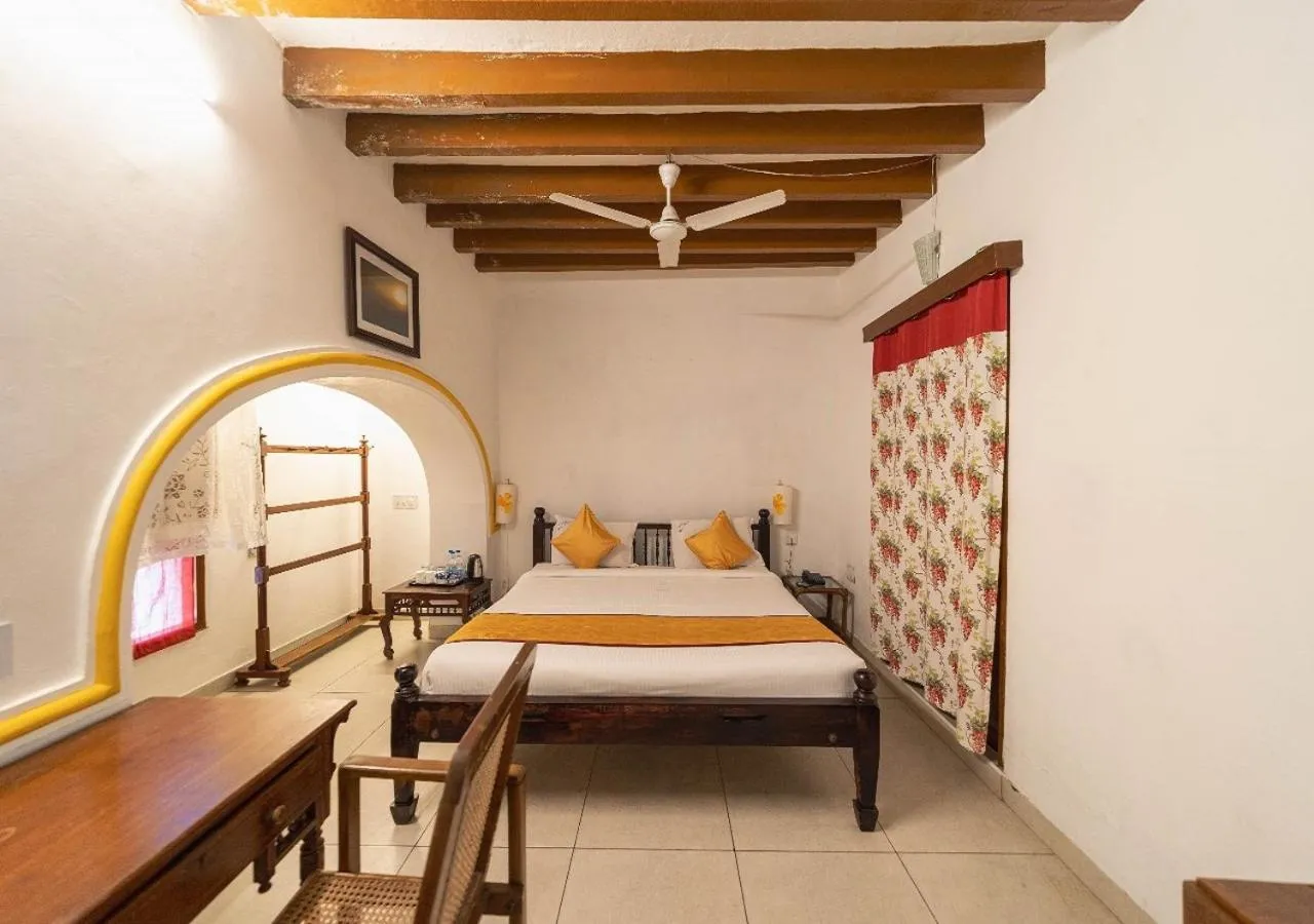 Bed in Dumas Guest House