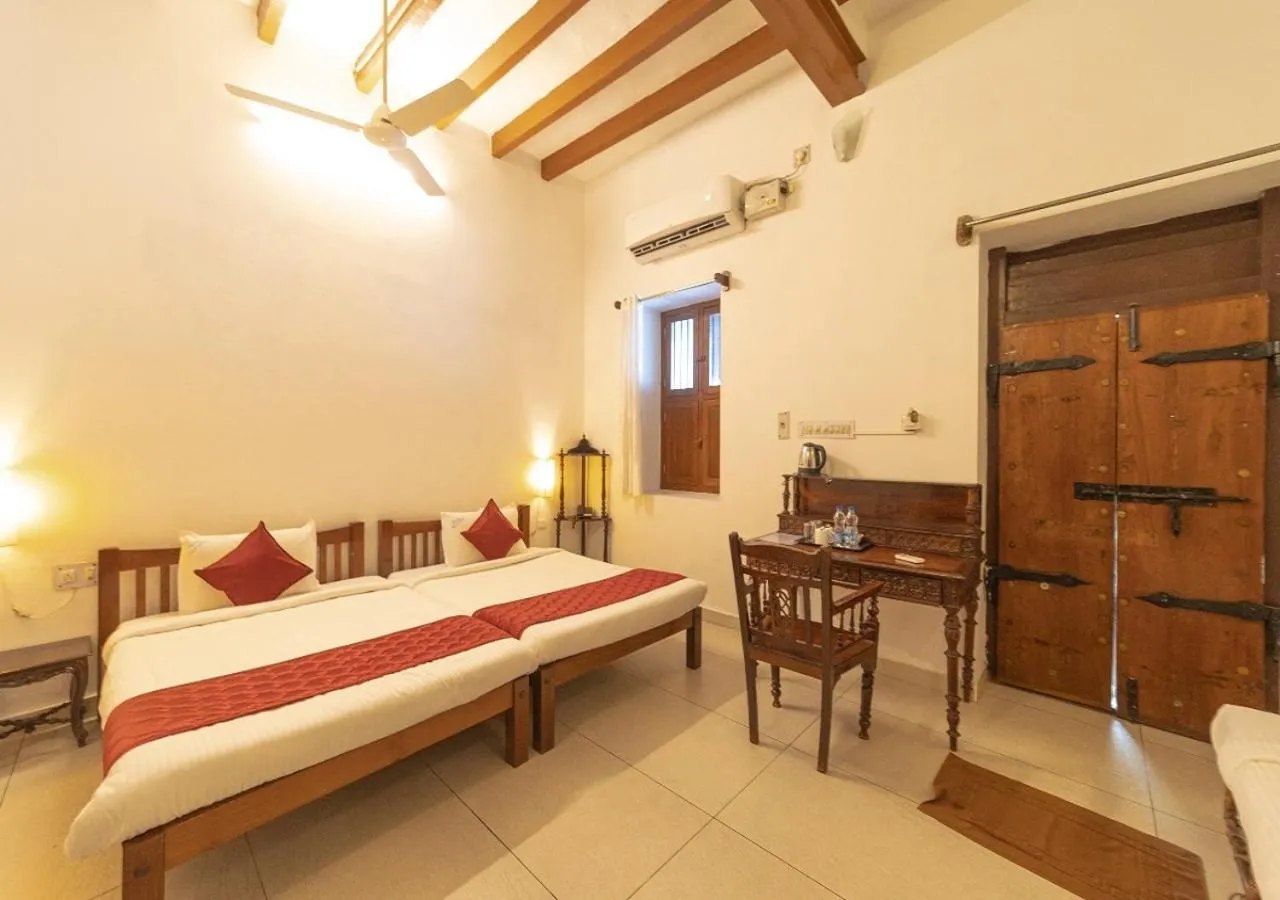Bed in Dumas Guest House