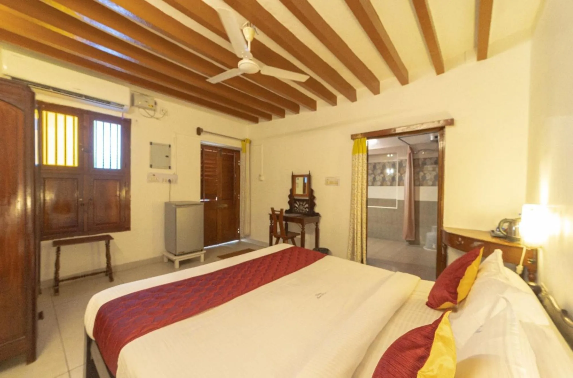 Bed in Dumas Guest House
