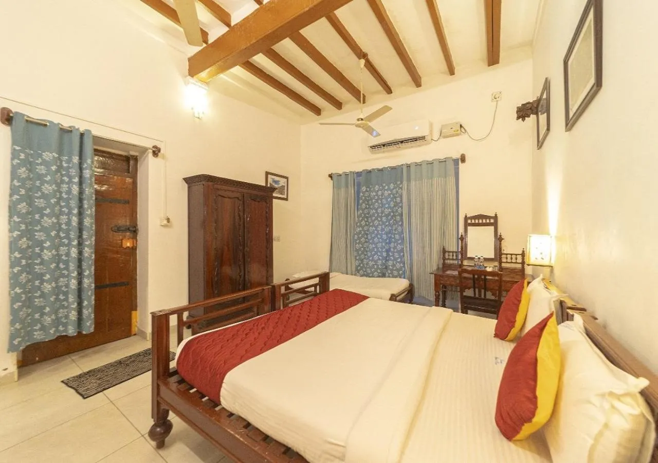 Bed in Dumas Guest House