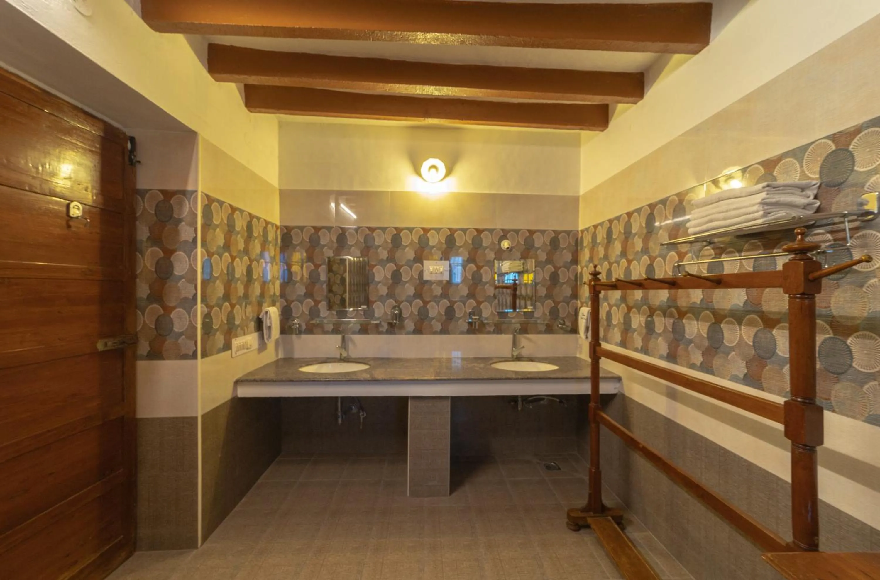 Toilet in Dumas Guest House