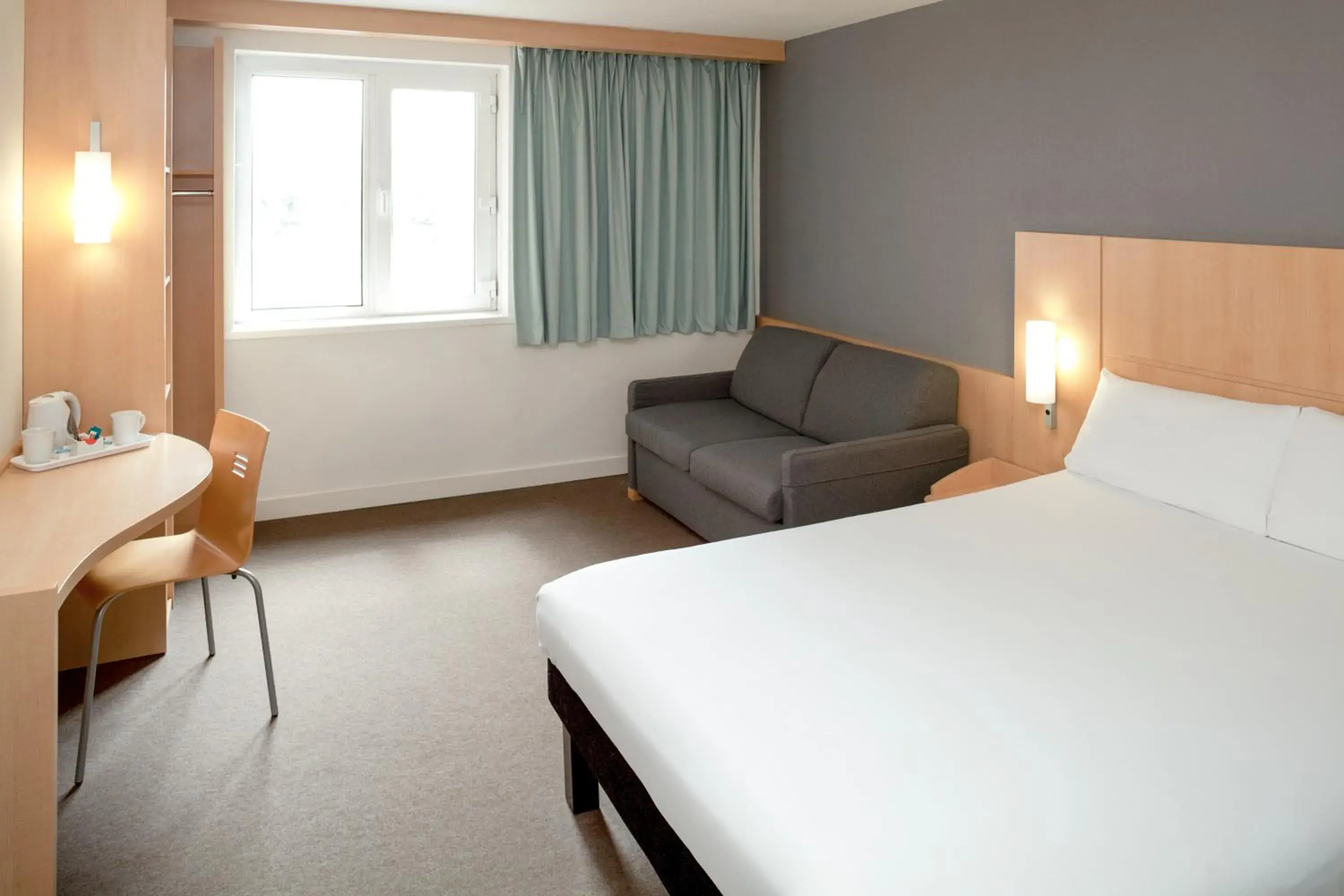 Bed, Room Photo in Ibis Dublin Hotel