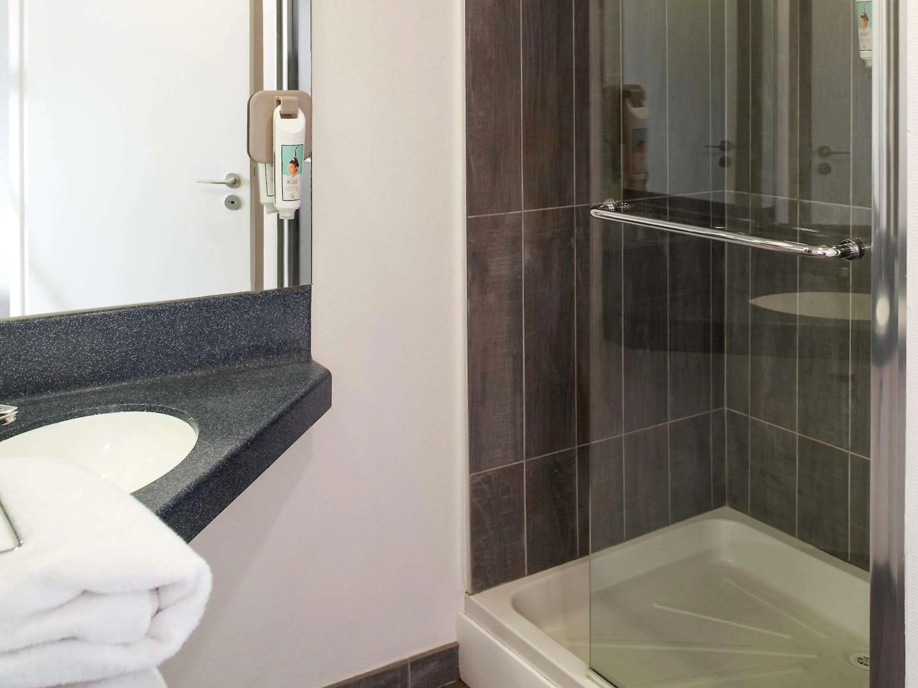 Photo of the whole room, Bathroom in Ibis Dublin Hotel