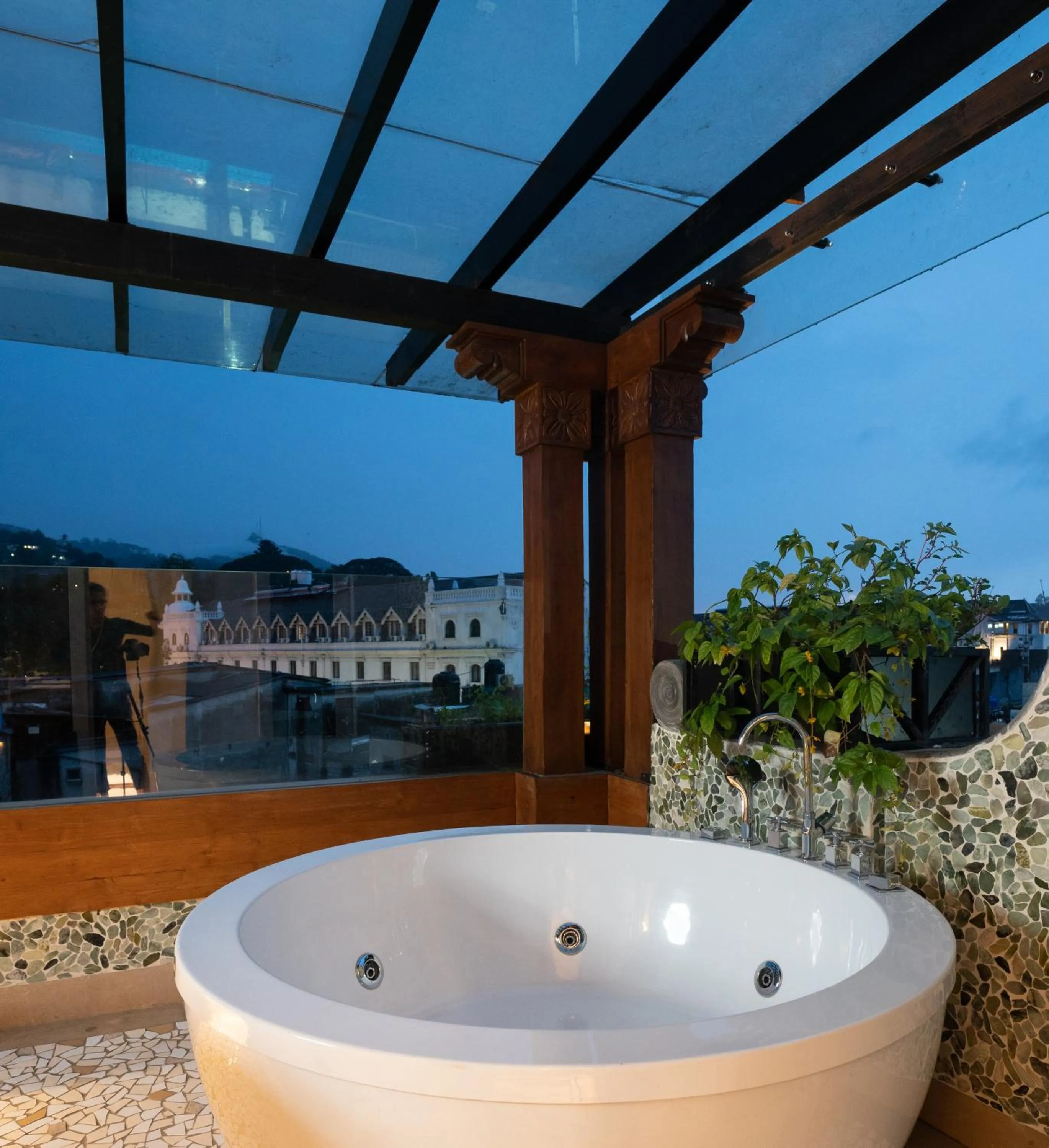 Hot Tub in The Radh Hotel