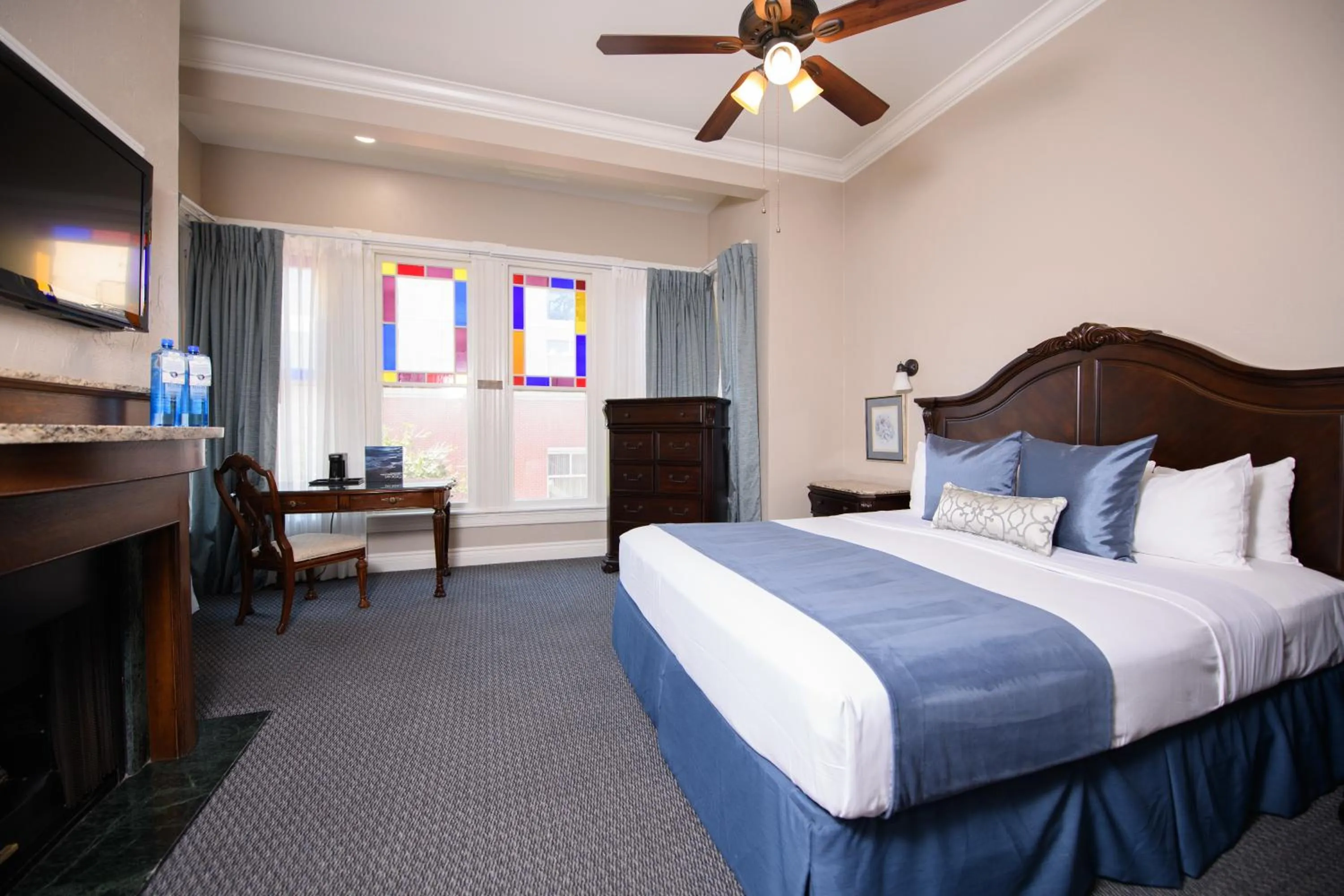 Bed in Horton Grand Hotel