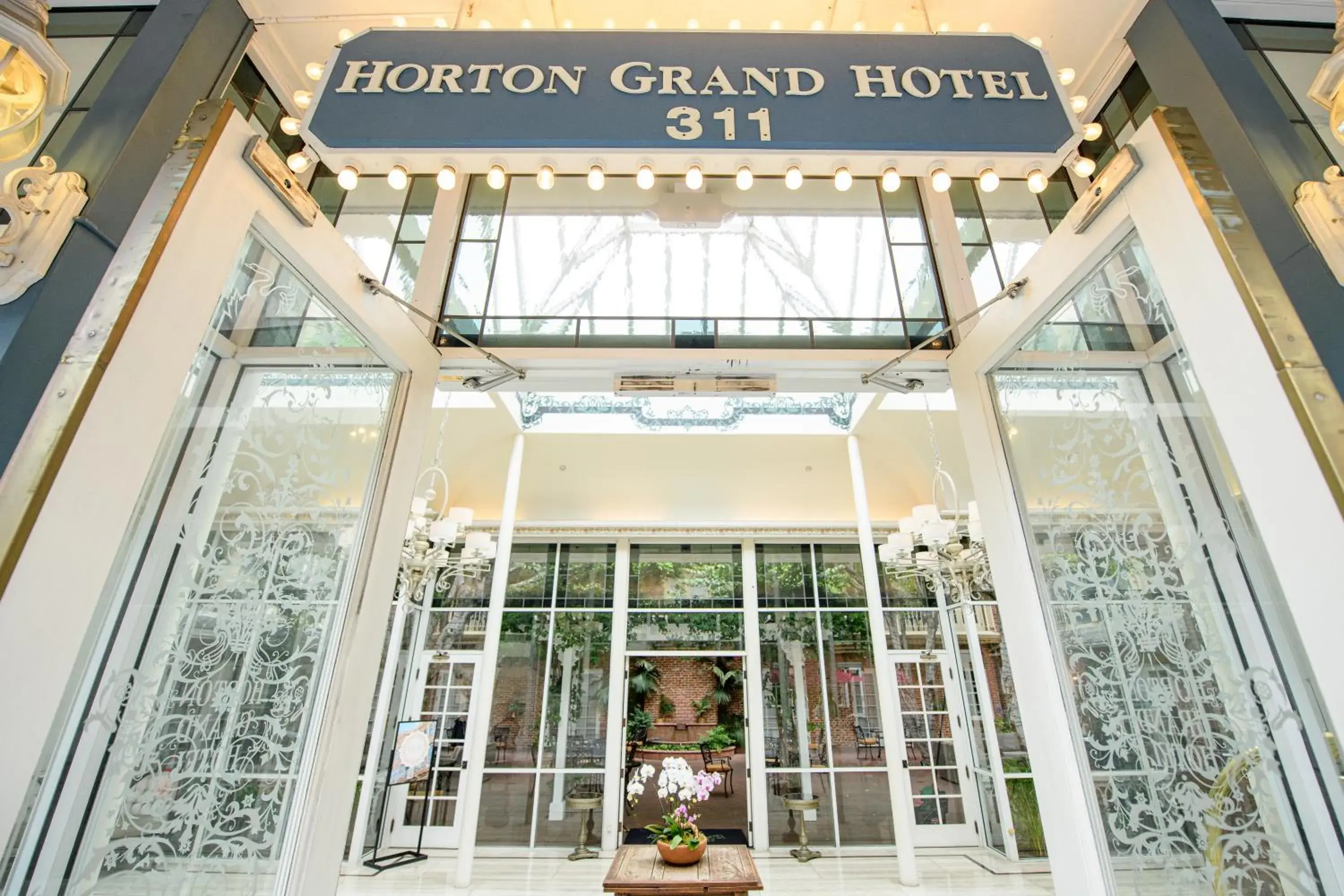 Facade/entrance in Horton Grand Hotel Facade/entrance in Horton Grand Hotel