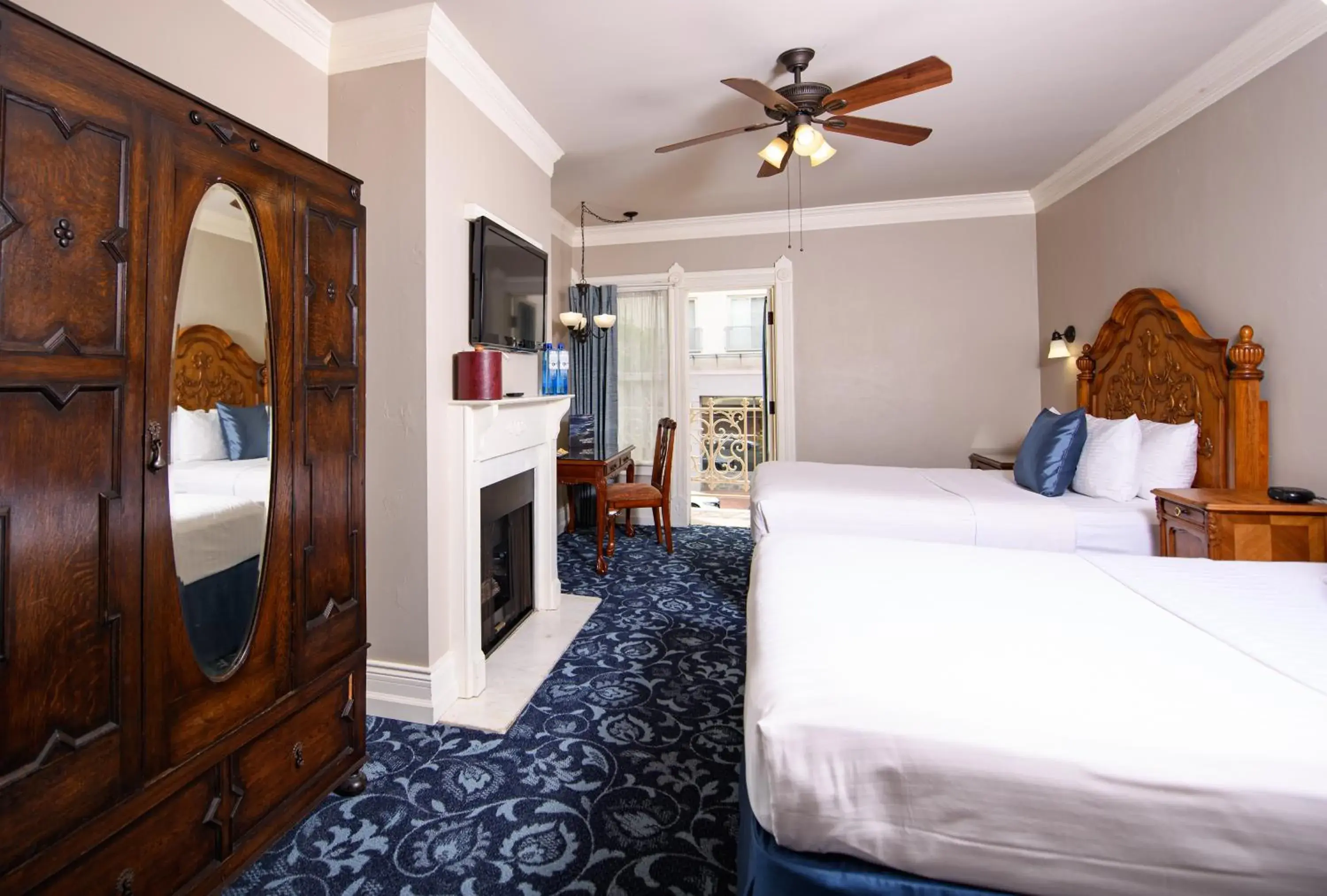 2 Queen Beds in Horton Grand Hotel 2 Queen Beds in Horton Grand Hotel