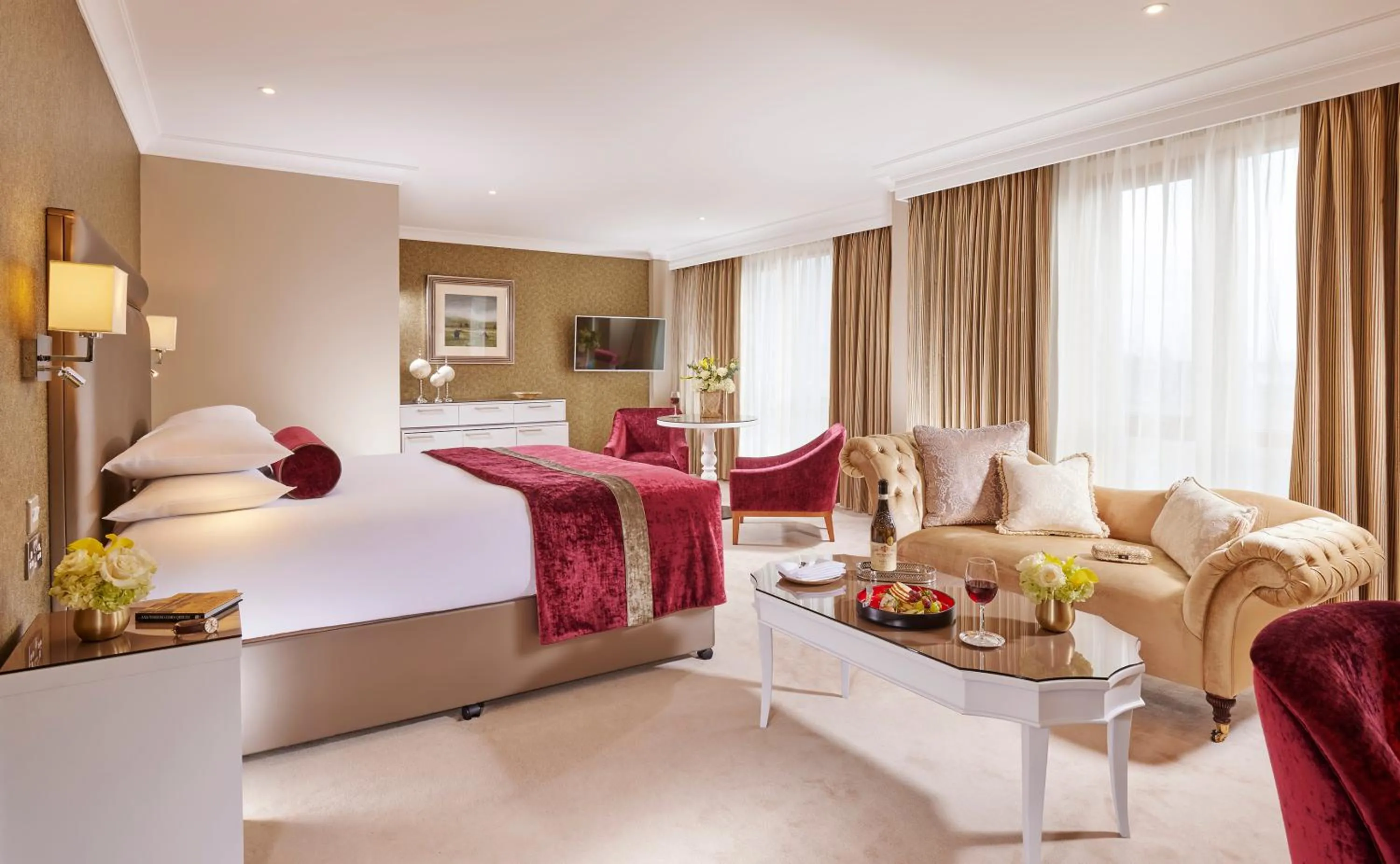 Photo of the whole room, Bed in The Rose Hotel