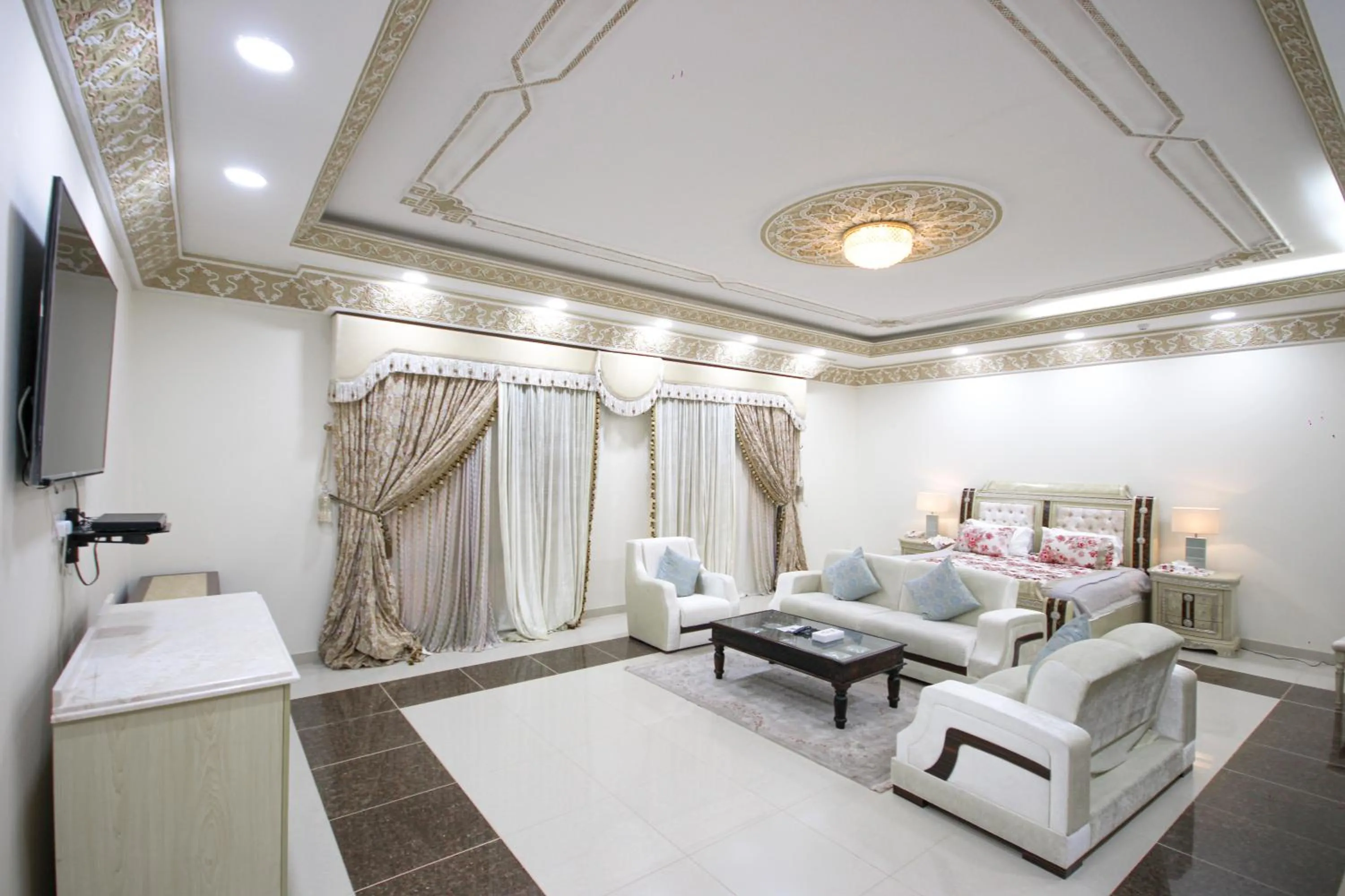 Living room, Bed in Al Bada Hotel and Resort