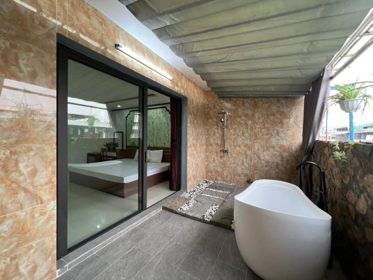 Bed in Halong And Me