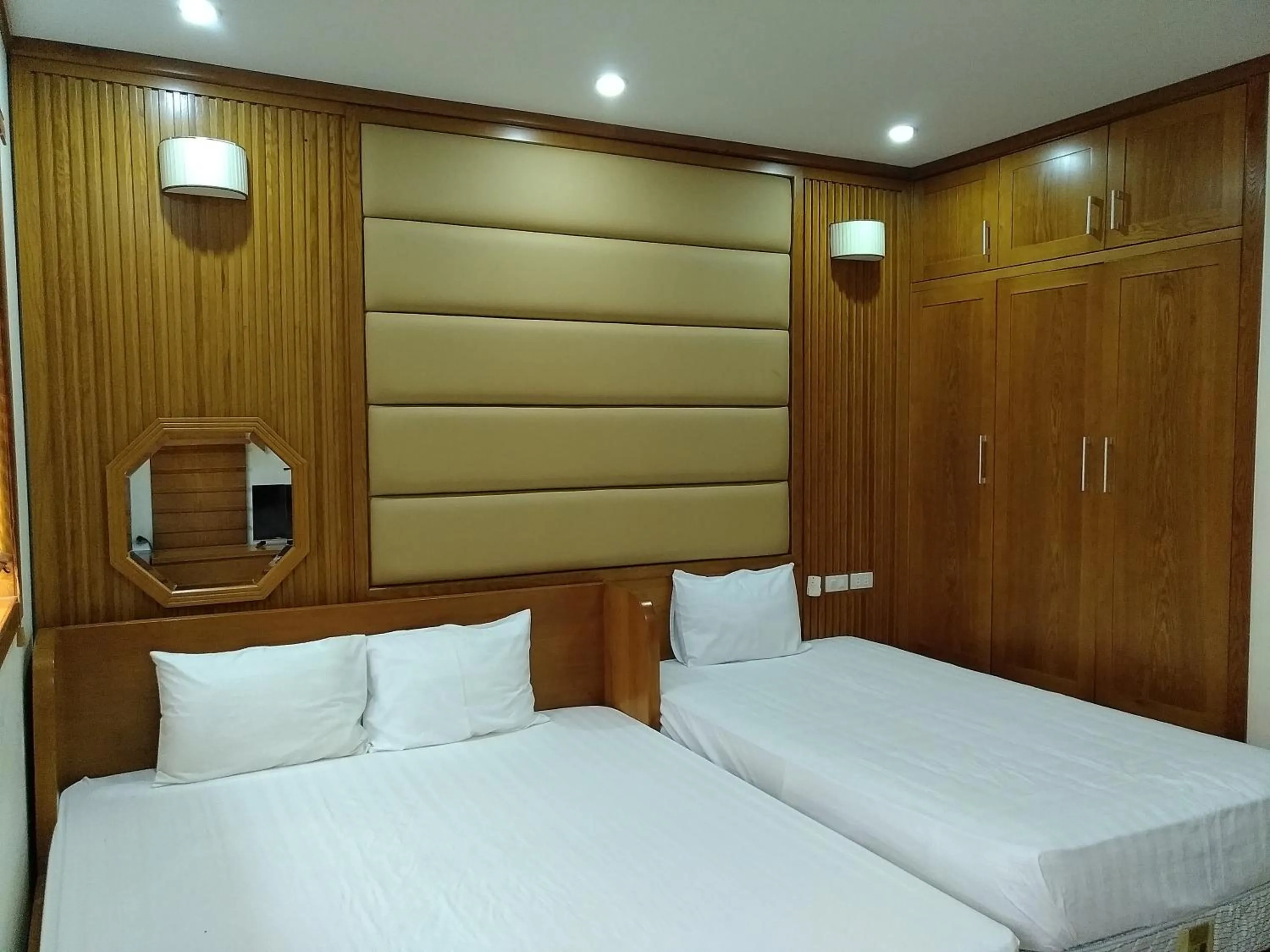 bunk bed, Bed in Halong And Me