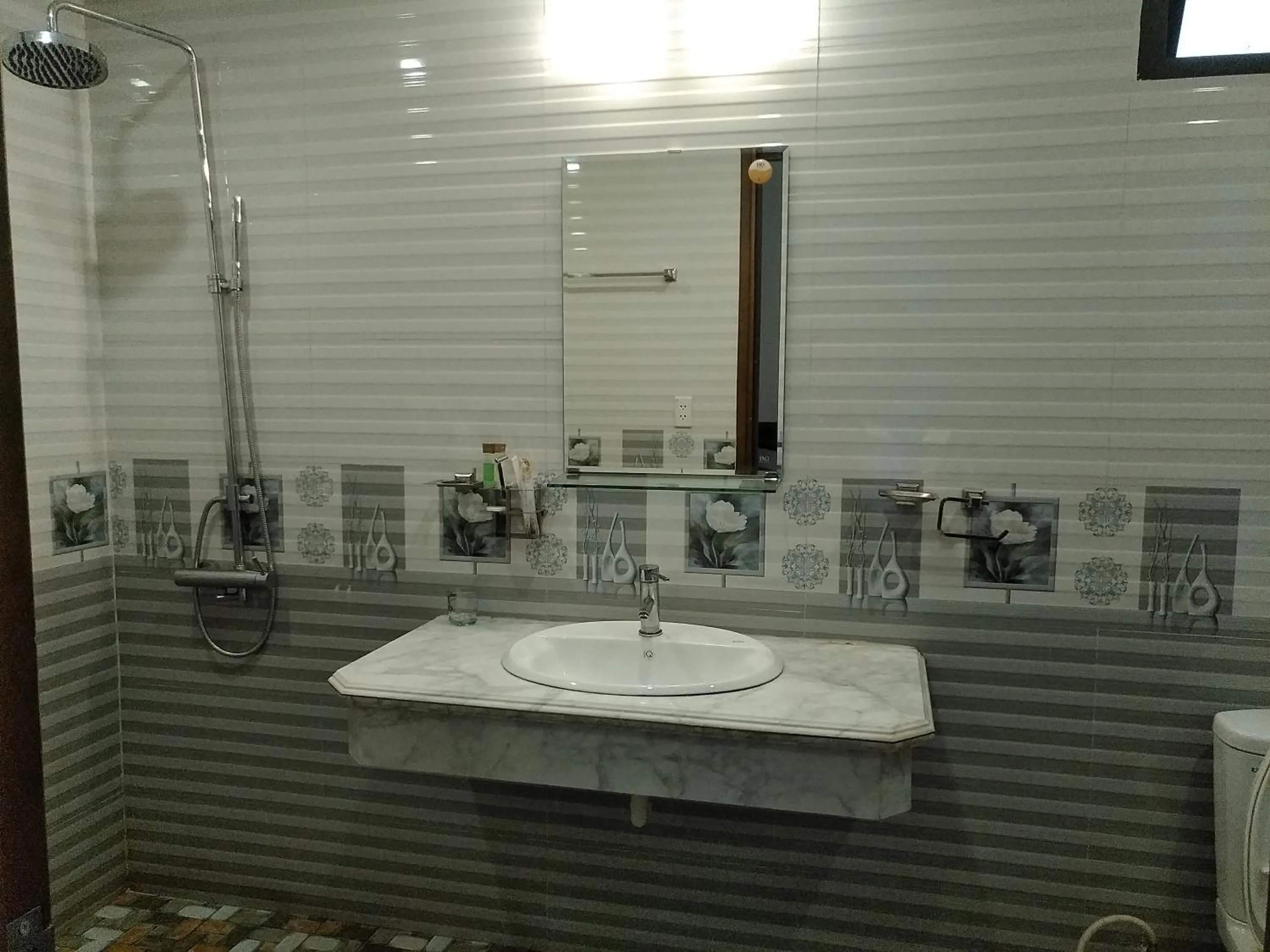 Shower in Halong And Me