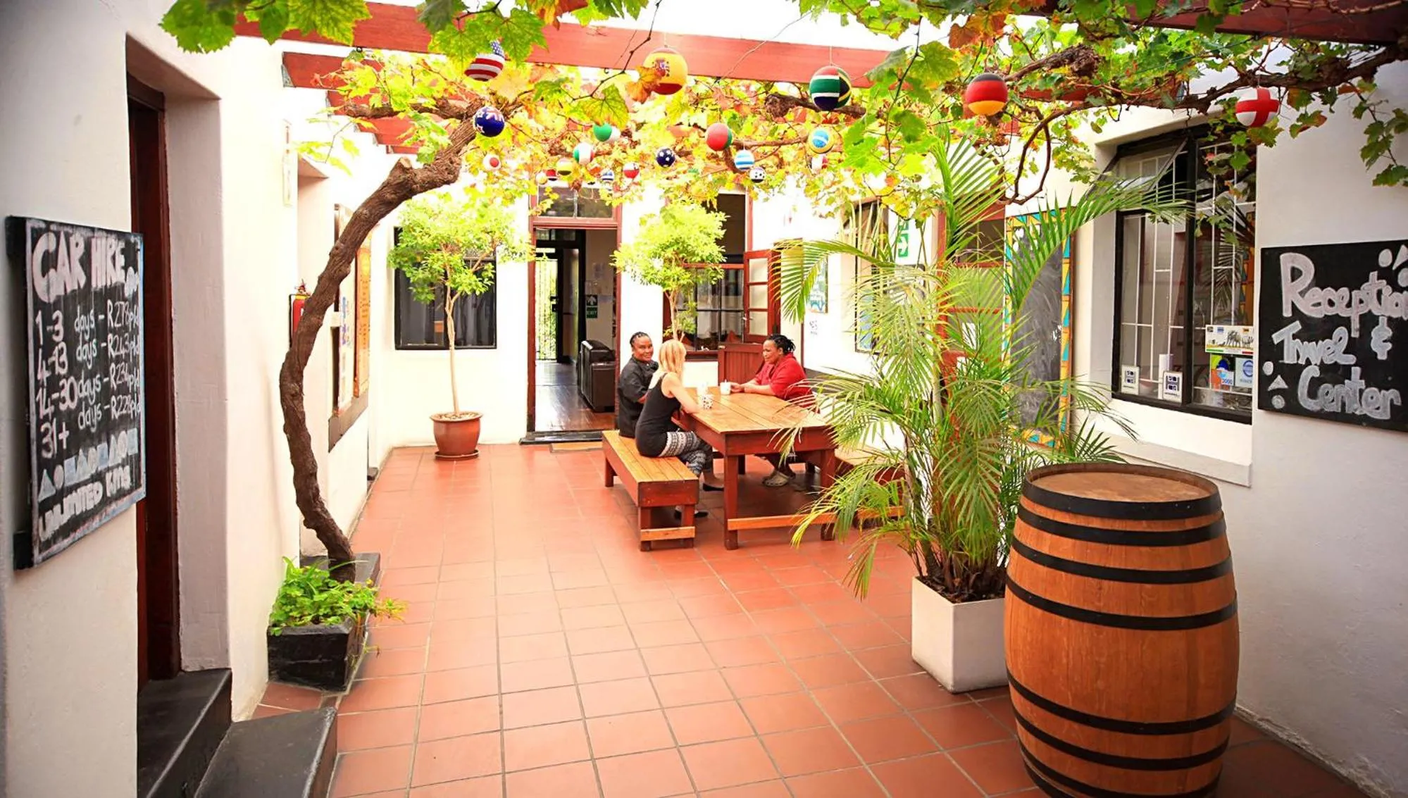 Restaurant/places to eat in Zebra Crossing Backpacker