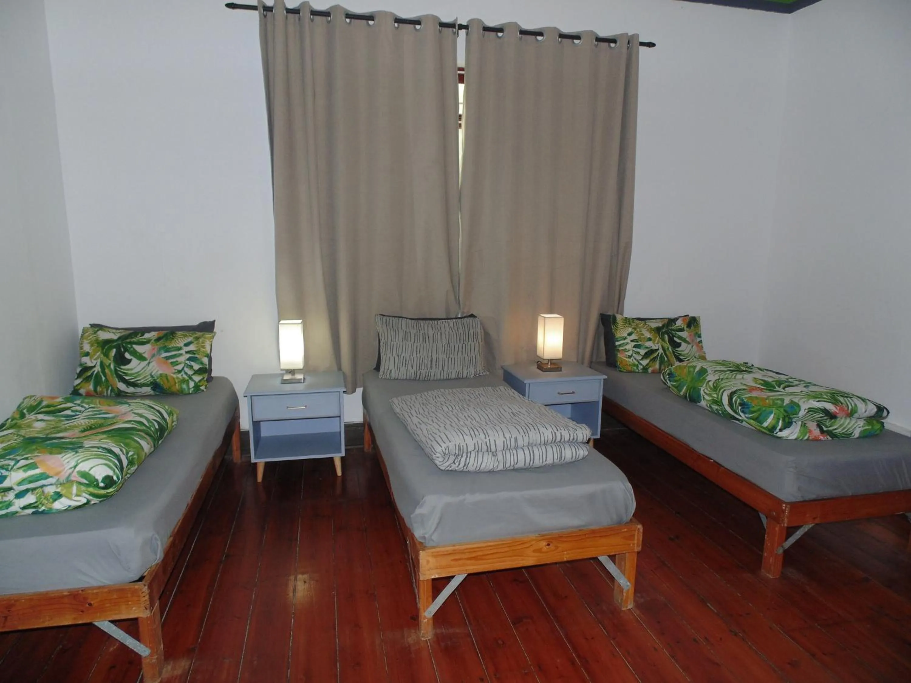 Photo of the whole room, Bed in Zebra Crossing Backpacker